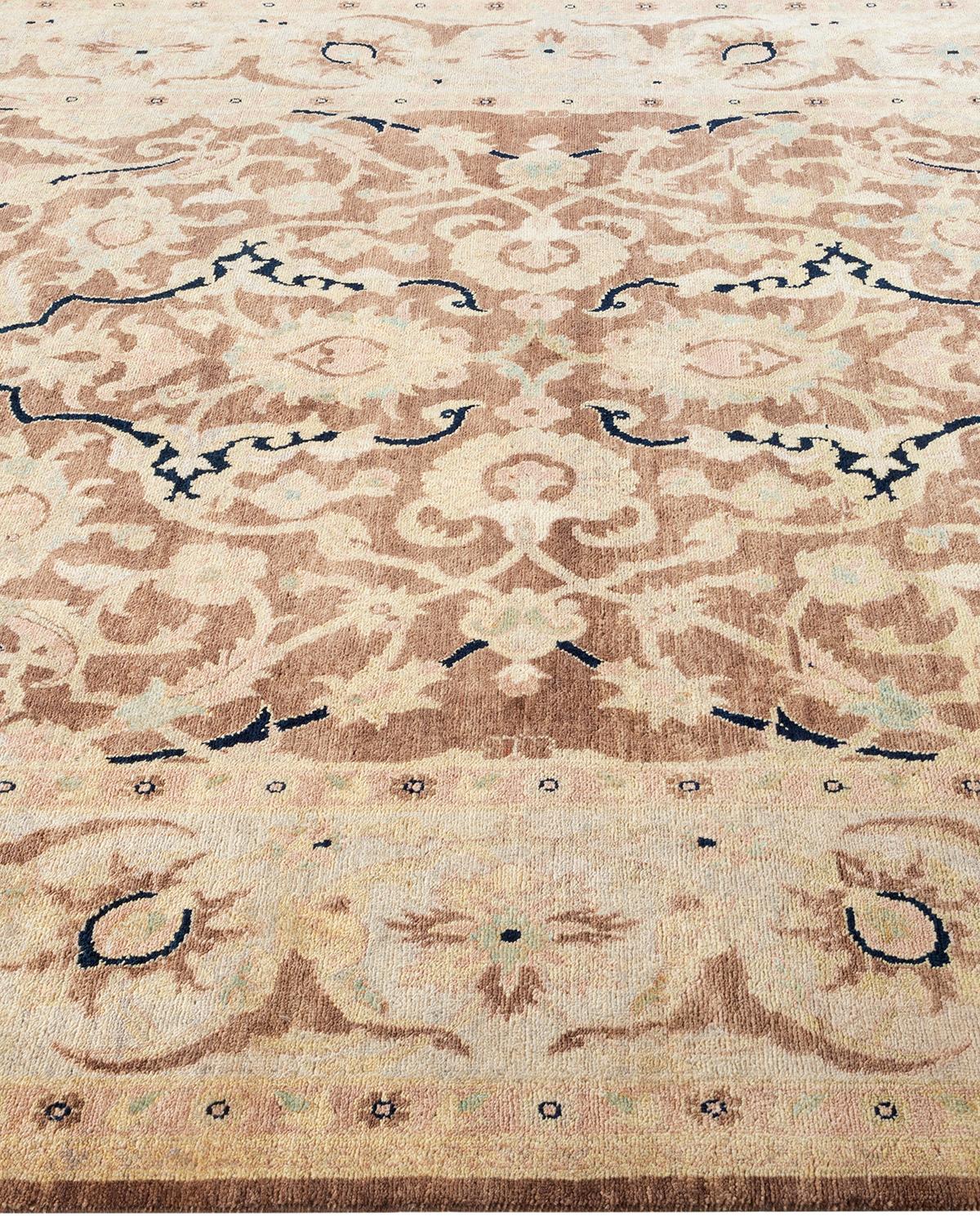 Alfombra contemporánea floral ecléctica marrón anudada a mano, única en su género en Nuevo estado para la venta en Norwalk, CT