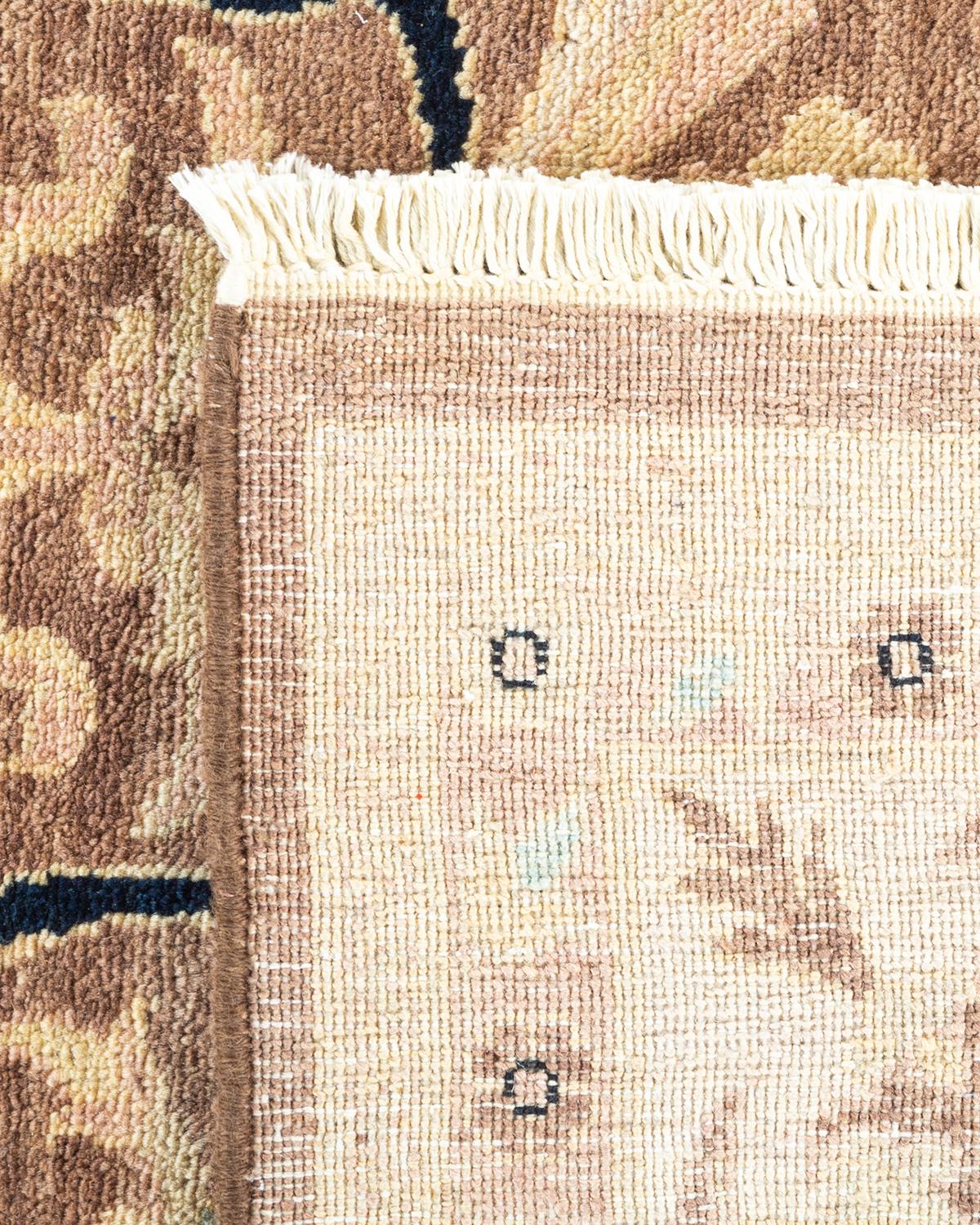Alfombra contemporánea floral ecléctica marrón anudada a mano, única en su género Siglo XXI y contemporáneo en venta