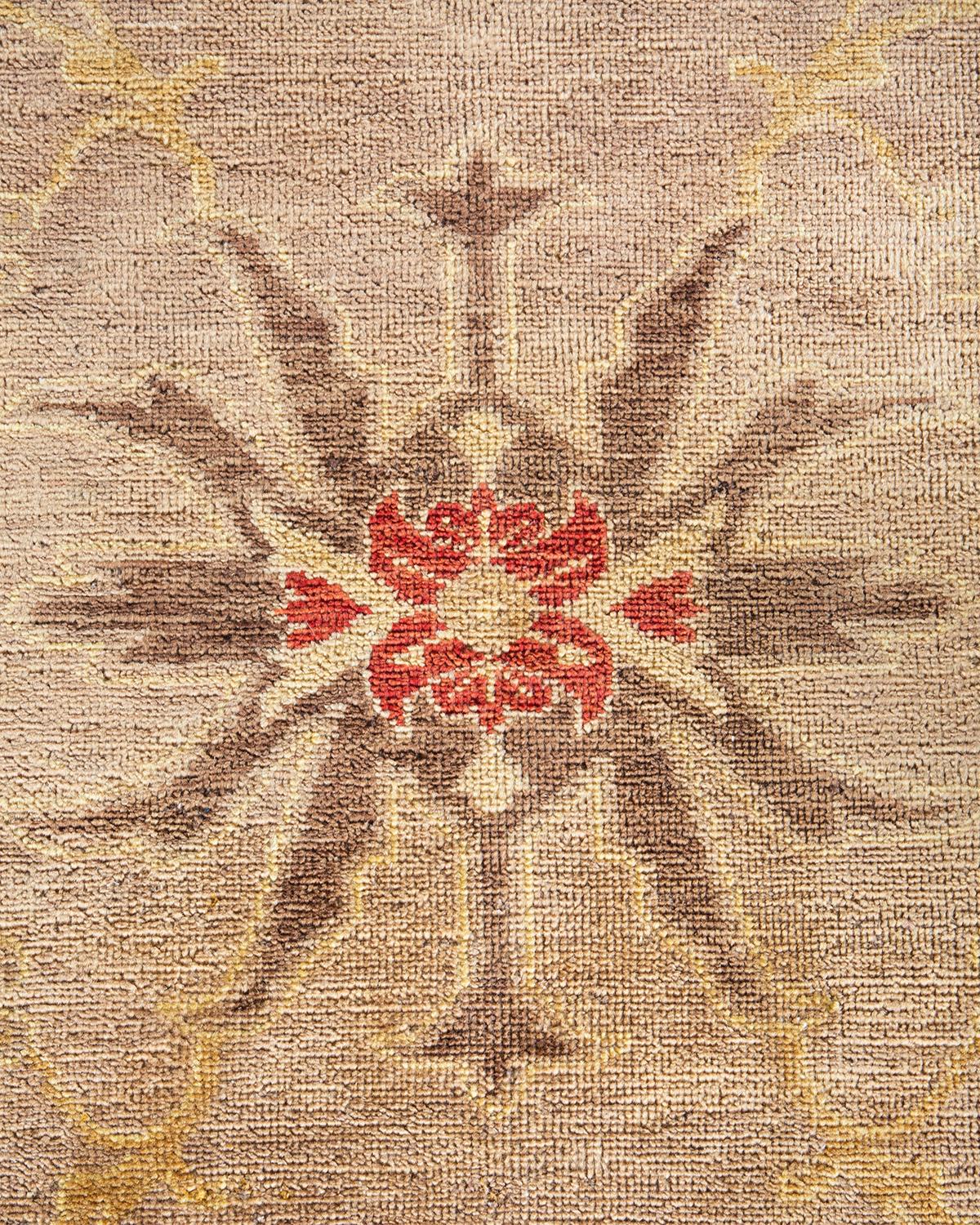 Einzigartiger, handgeknpfter, zeitgenssischer, eklektischer, elfenbeinfarbener Vorleger mit Blumenmuster (Pakistanisch) im Angebot