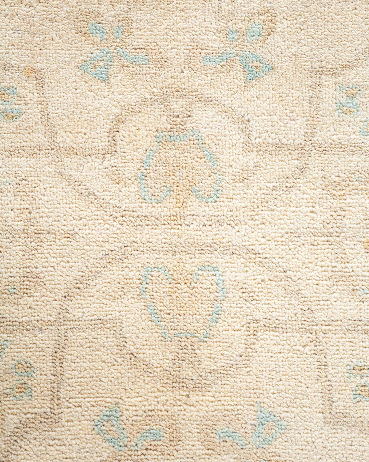 Einzigartiger, handgeknpfter, zeitgenssischer, eklektischer, elfenbeinfarbener Vorleger mit Blumenmuster (Pakistanisch) im Angebot