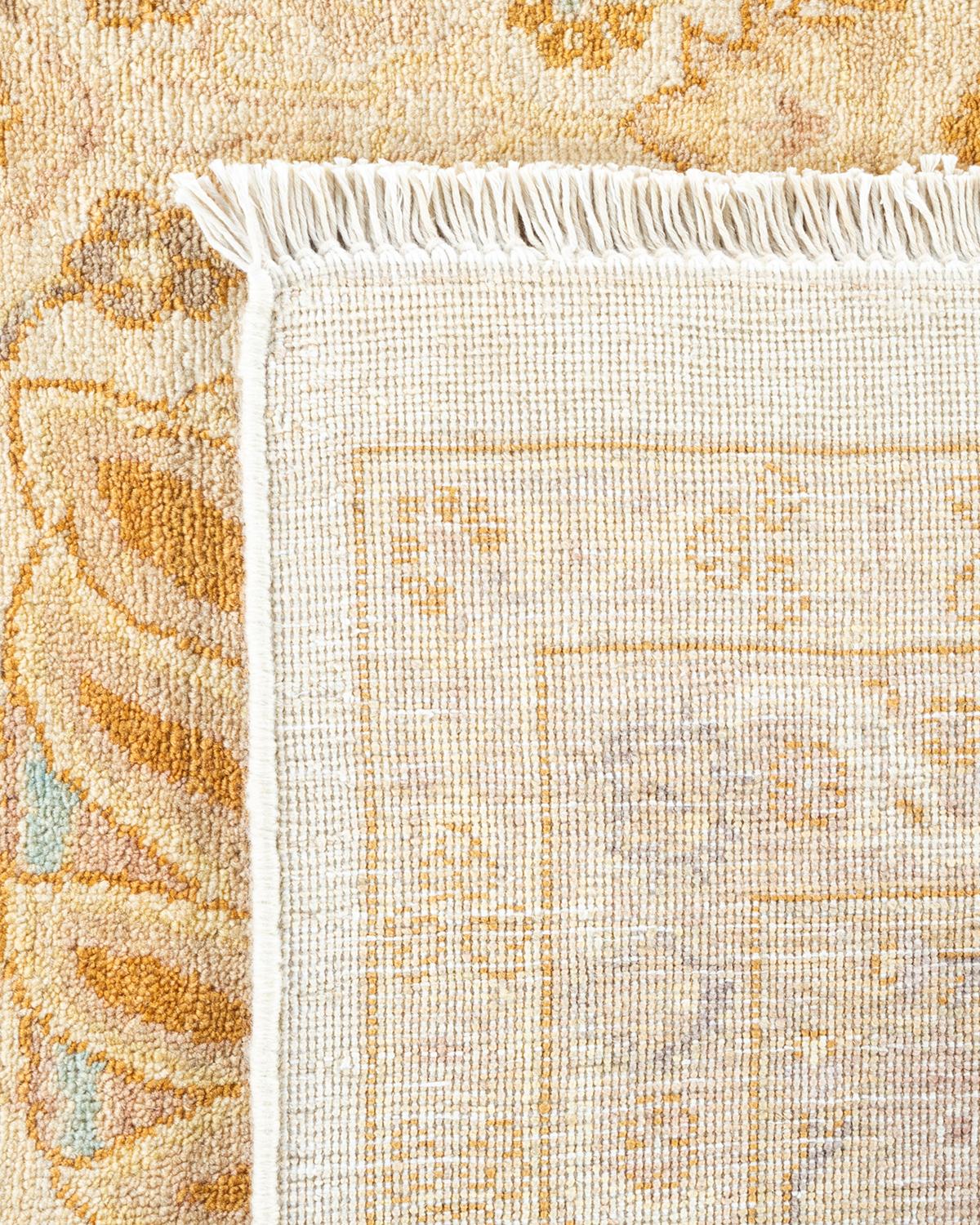 Einzigartiger, handgeknpfter, zeitgenssischer, eklektischer, elfenbeinfarbener Vorleger mit Blumenmuster (21. Jahrhundert und zeitgenössisch) im Angebot