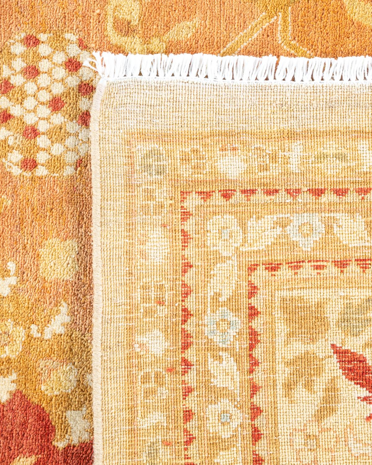 Einzigartiger, handgeknpfter, zeitgenssischer, eklektischer, elfenbeinfarbener Vorleger mit Blumenmuster (21. Jahrhundert und zeitgenössisch) im Angebot