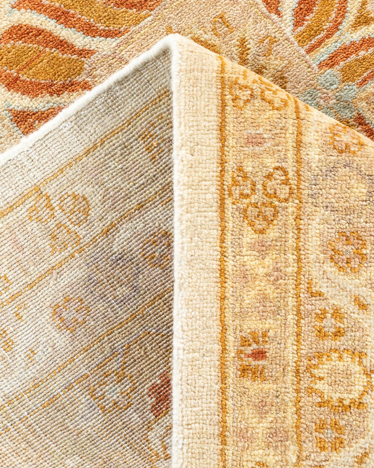 Einzigartiger, handgeknpfter, zeitgenssischer, eklektischer, elfenbeinfarbener Vorleger mit Blumenmuster (Wolle) im Angebot