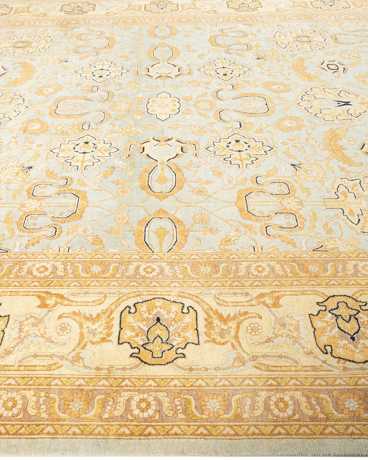 Alfombra única anudada a mano contemporánea floral ecléctica azul claro en Nuevo estado para la venta en Norwalk, CT