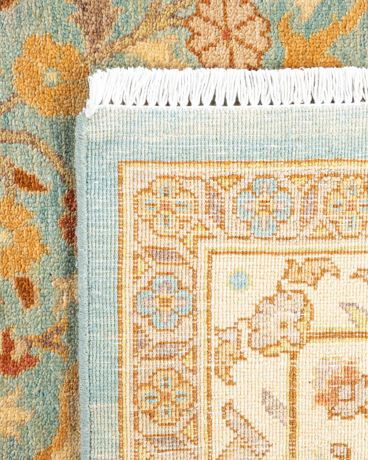 Alfombra única anudada a mano contemporánea floral ecléctica azul claro Siglo XXI y contemporáneo en venta