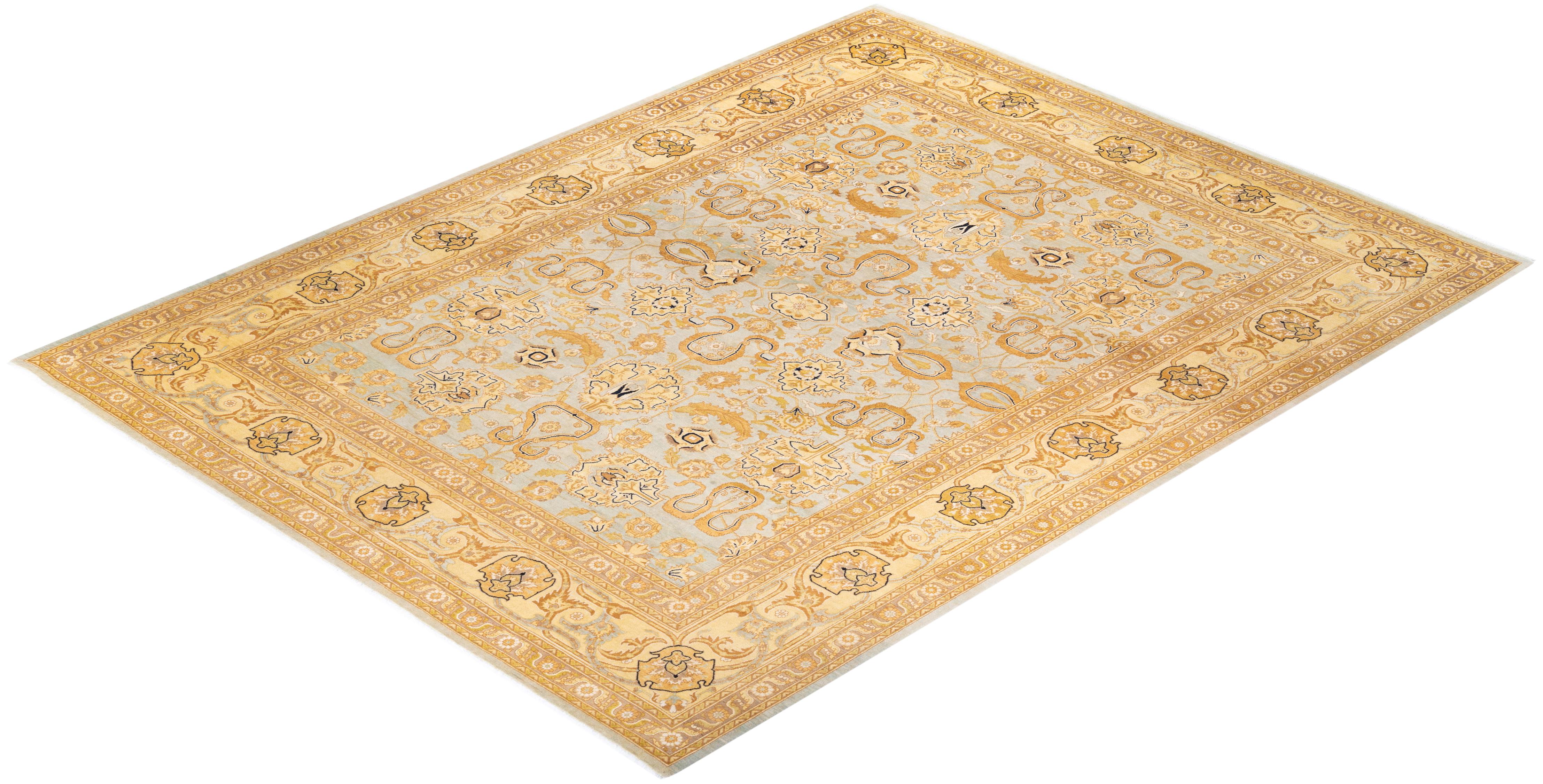 Alfombra única anudada a mano contemporánea floral ecléctica azul claro en venta 2