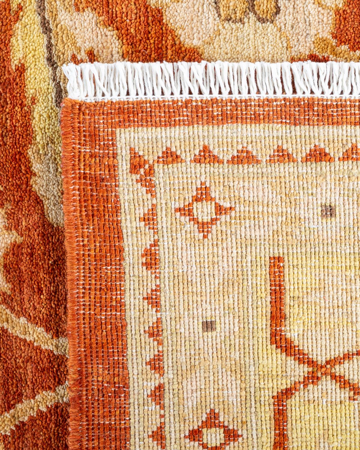 XXIe siècle et contemporain Tapis contemporain floral éclectique orange, unique en son genre, noué à la main. en vente
