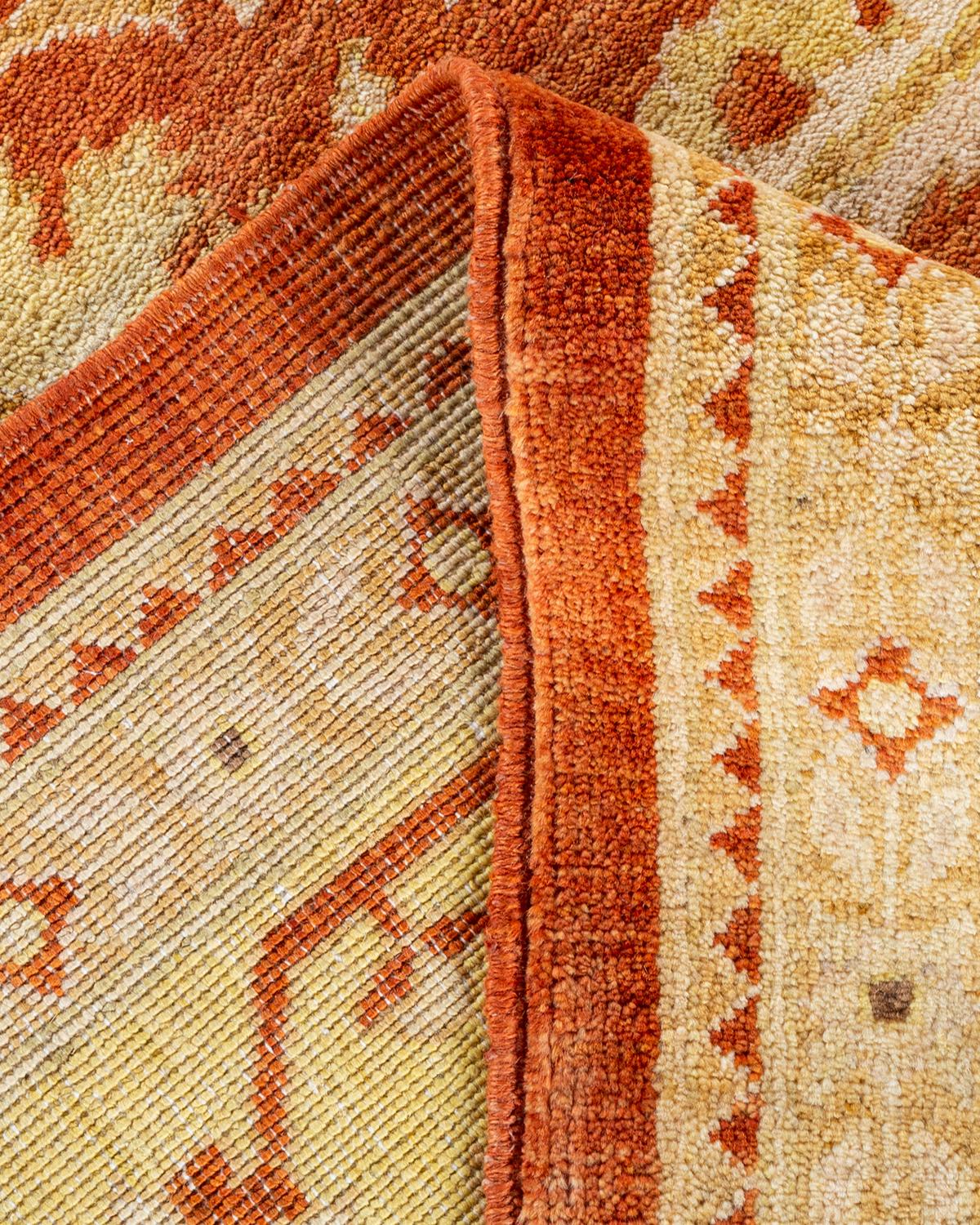 Laine Tapis contemporain floral éclectique orange, unique en son genre, noué à la main. en vente