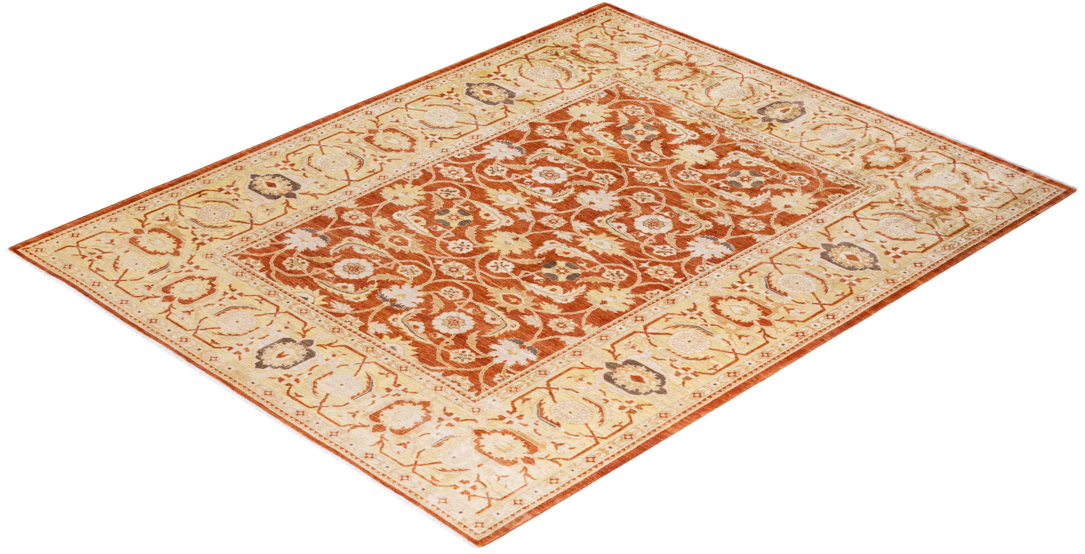 Tapis contemporain floral éclectique orange, unique en son genre, noué à la main. en vente 2