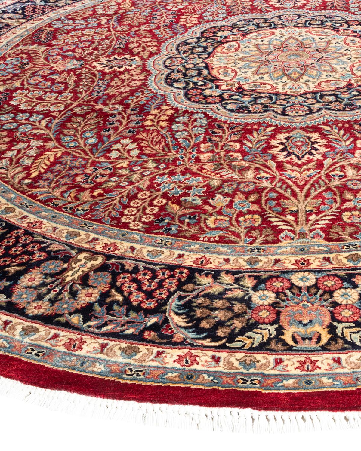 Frisch, temperamentvoll und vor allem luxuriös können die Teppiche der Modern Collection einen traditionellen Raum ebenso beleben wie einen zeitgenössischen Raum. Das opulente Muster dieses Teppichs ist von der reichen Tradition türkischer
