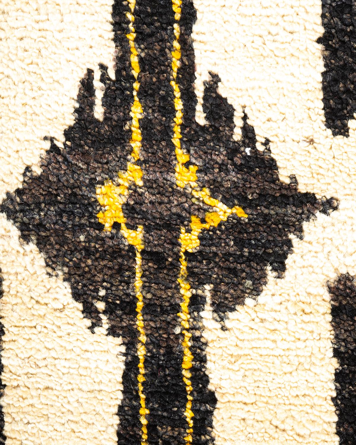 Pakistano Tappeto contemporaneo Ikat moderno nero, unico nel suo genere, annodato a mano in vendita