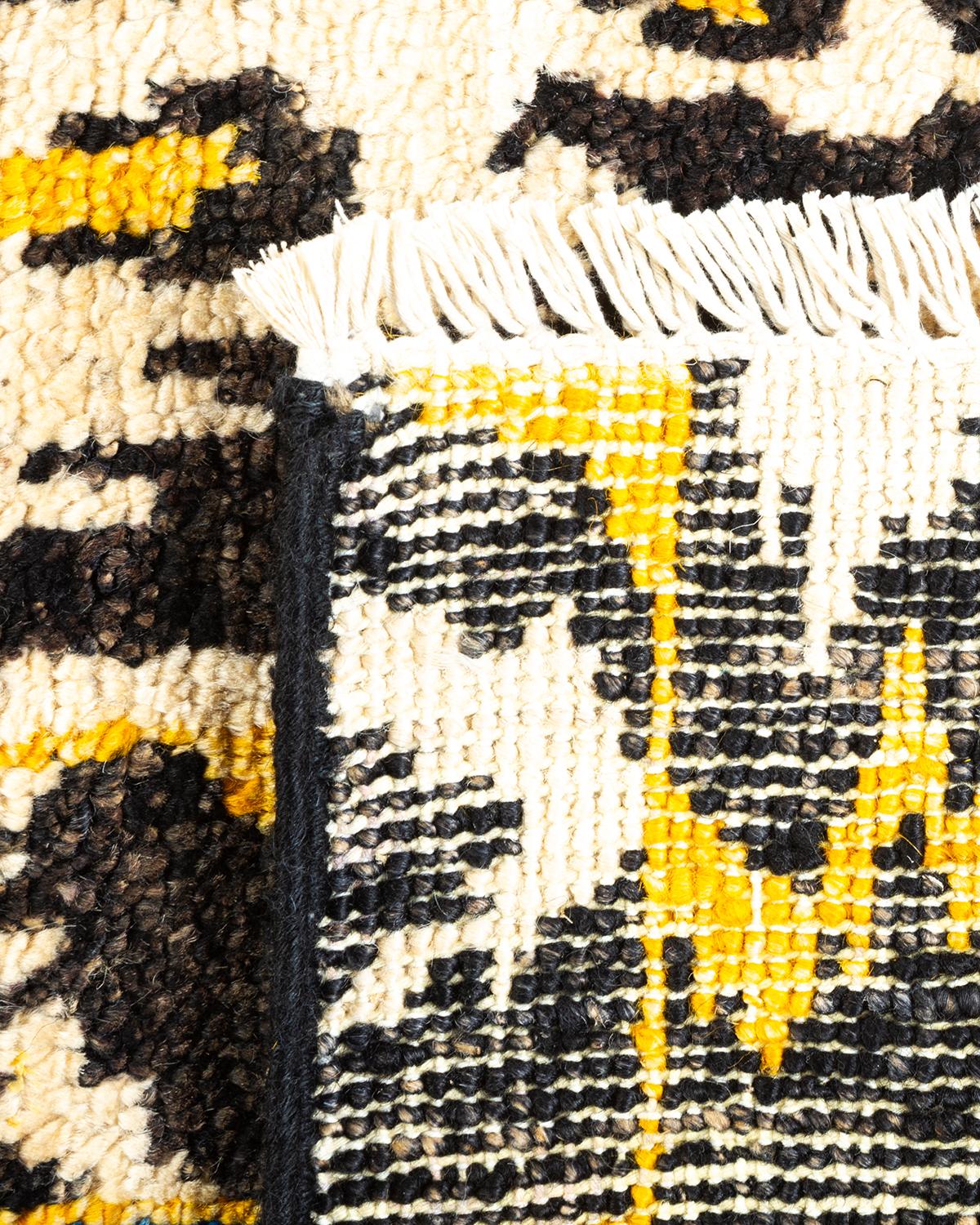 XXI secolo e contemporaneo Tappeto contemporaneo Ikat moderno nero, unico nel suo genere, annodato a mano in vendita