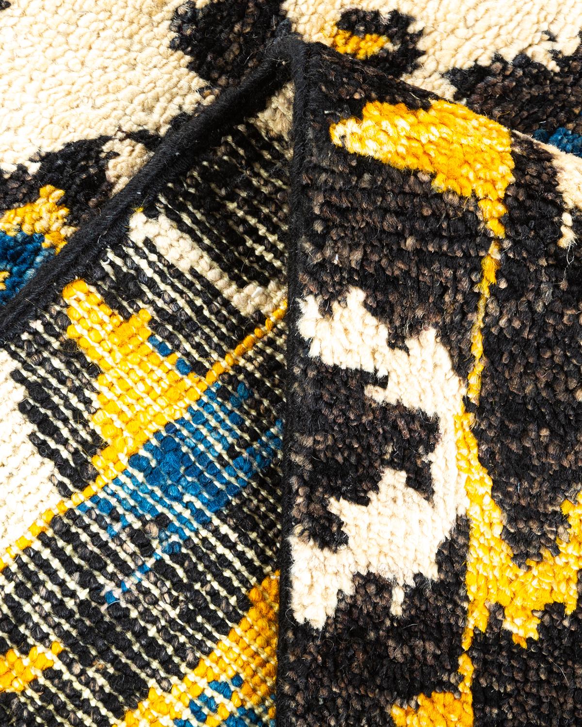 Lana Tappeto contemporaneo Ikat moderno nero, unico nel suo genere, annodato a mano in vendita