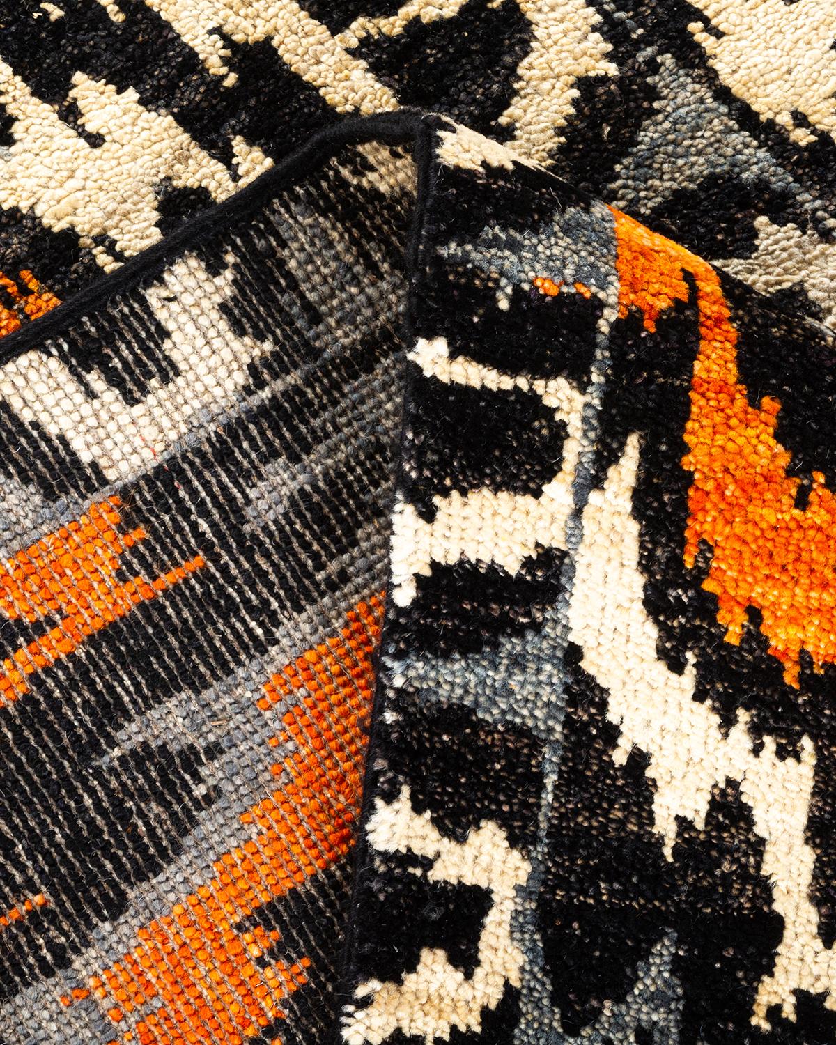 Laine Unique en son genre Tapis contemporain Ikat moderne noir noué à la main en vente