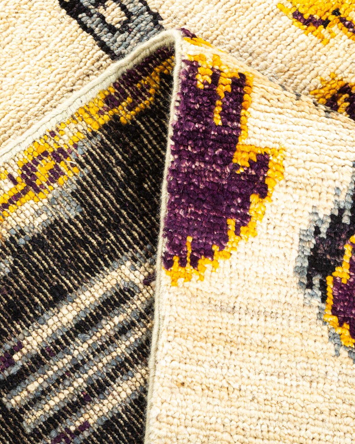 Handgeknüpfter zeitgenössischer Ikat Modern Elfenbeinfarbener Teppich, Unikat, Unikat (Wolle) im Angebot