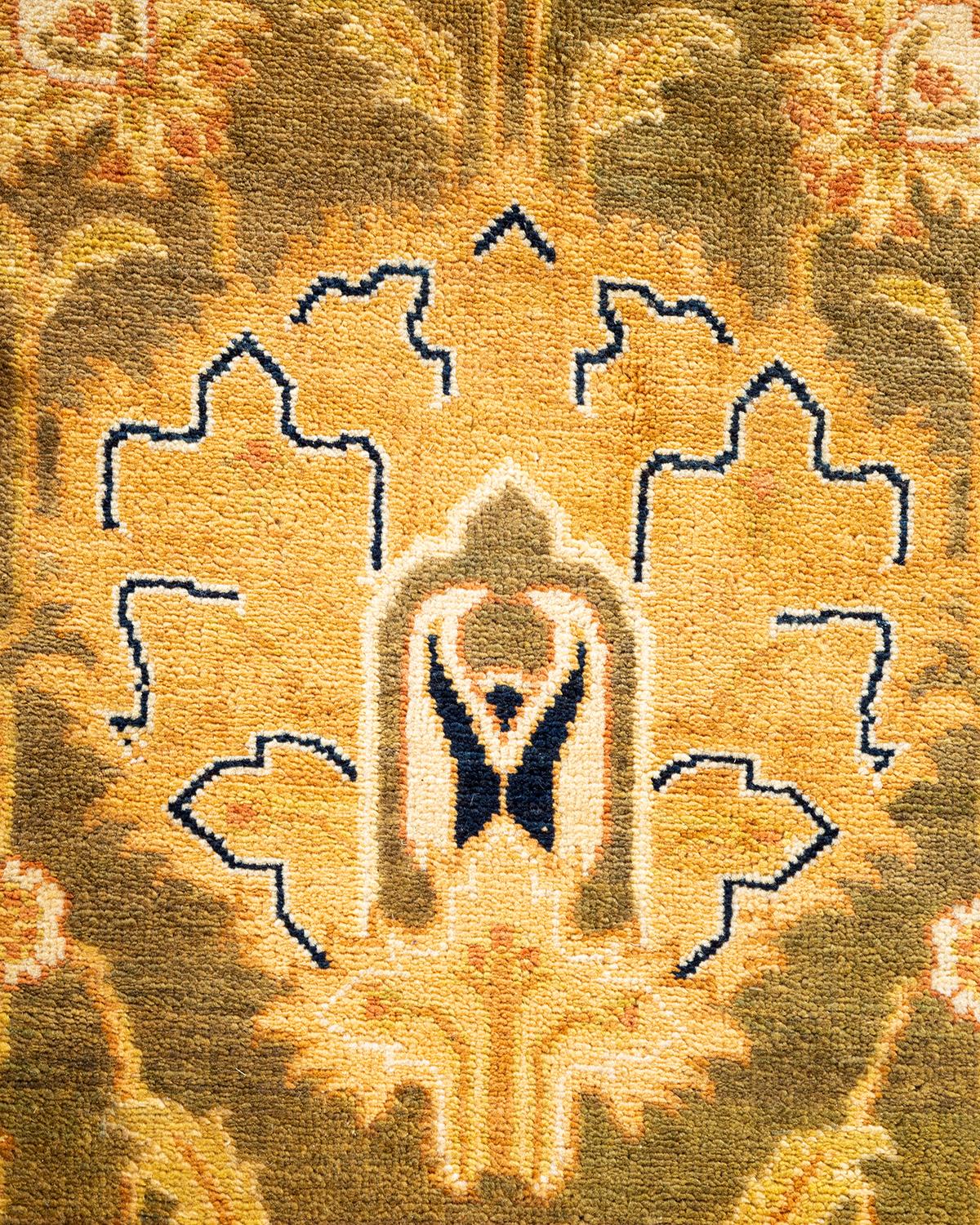 Alfombra contemporánea oriental ecléctica verde anudada a mano, única en su género Pakistaní en venta