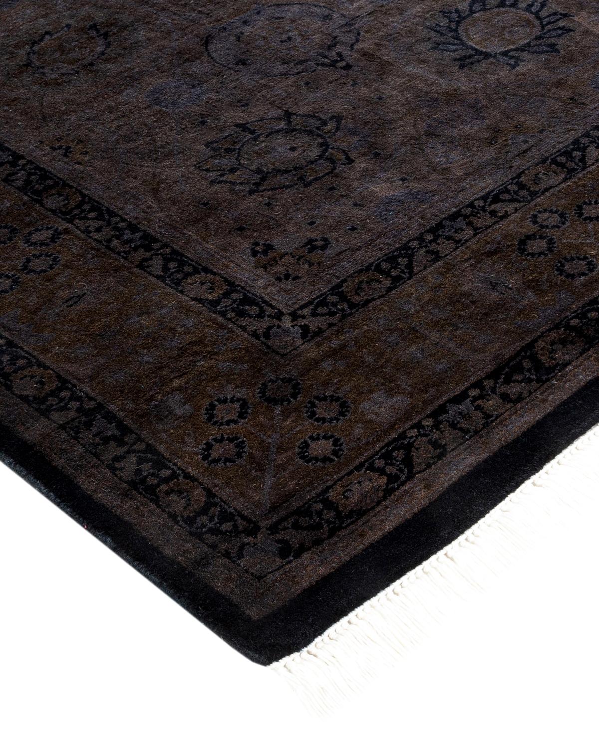 I tappeti Vibrance rappresentano il classico con un tocco di classe: motivi tradizionali sovratinti con colori brillanti. Ogni tappeto annodato a mano viene lavato con una tintura botanica 100% naturale che rivela le sfumature nascoste degli am