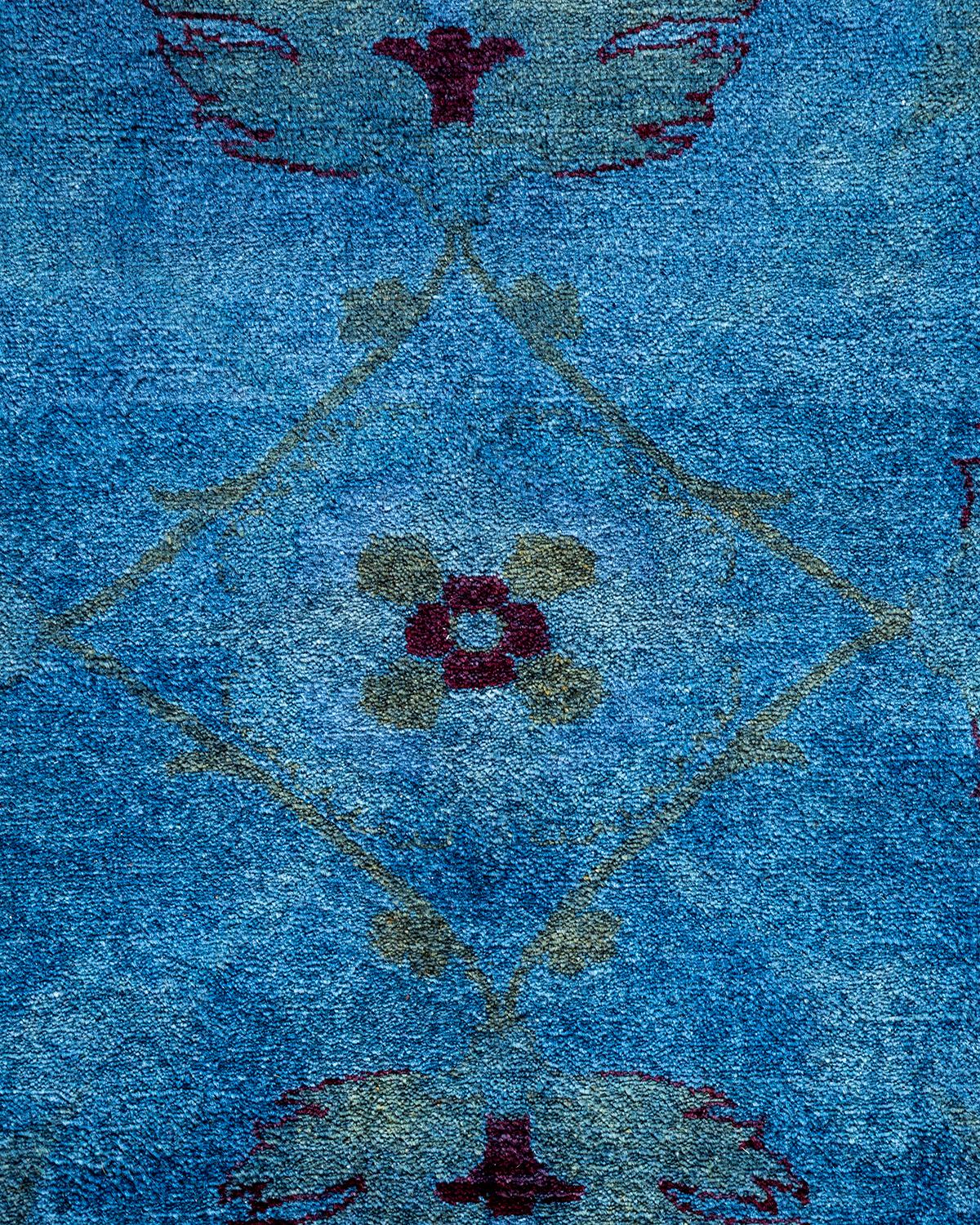 Pakistano Tappeto contemporaneo sovratinto blu unico nel suo genere e annodato a mano in vendita