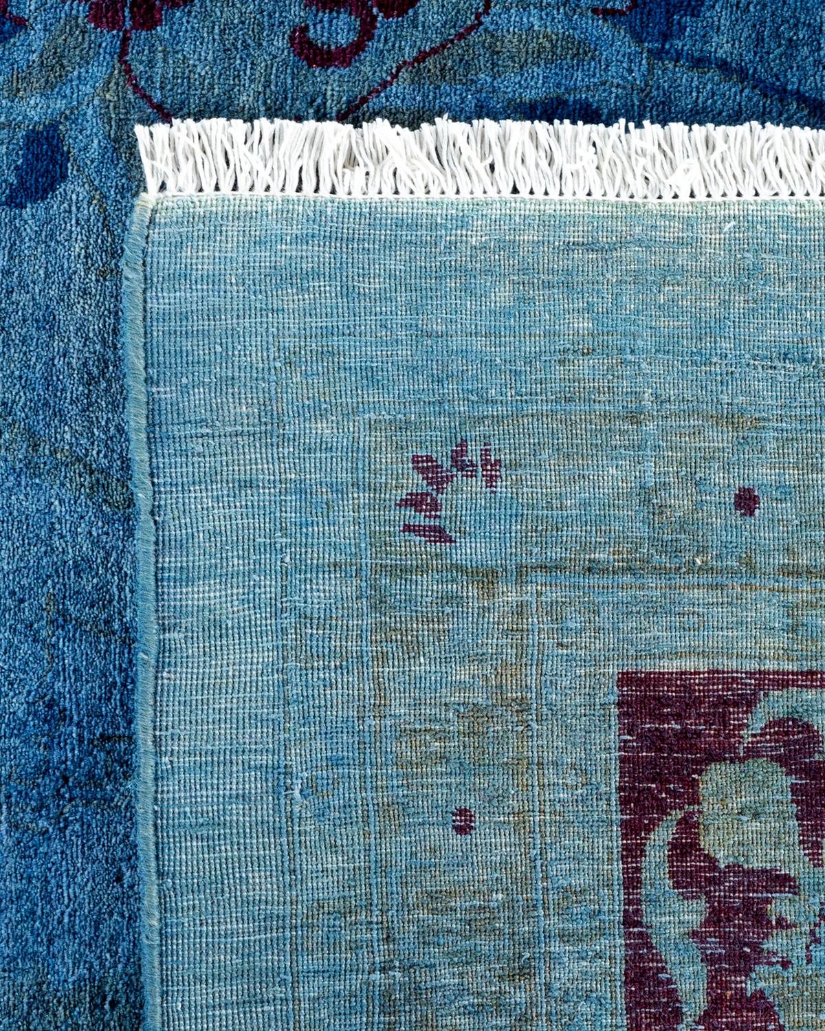 XXI secolo e contemporaneo Tappeto contemporaneo sovratinto blu unico nel suo genere e annodato a mano in vendita