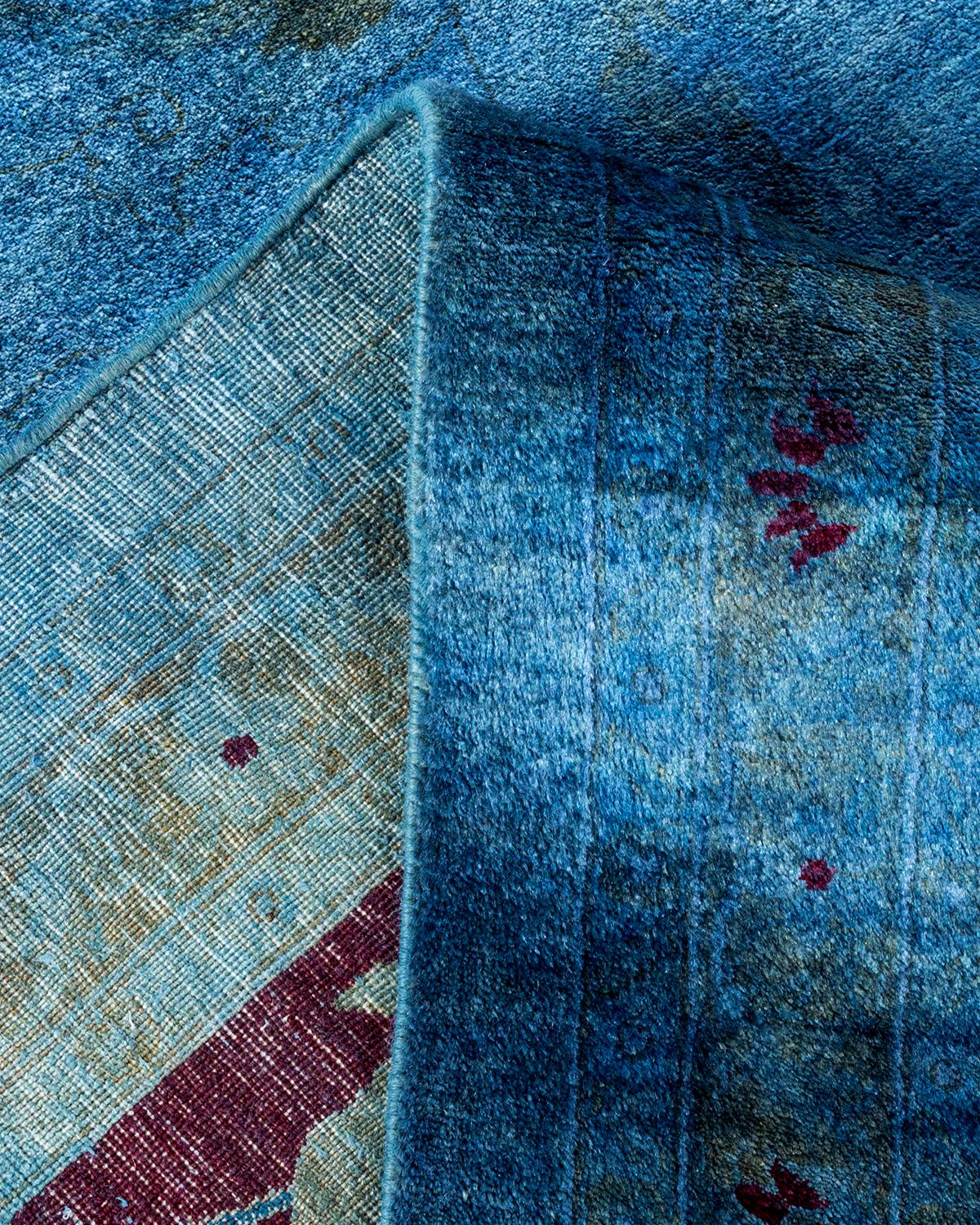 Lana Tappeto contemporaneo sovratinto blu unico nel suo genere e annodato a mano in vendita