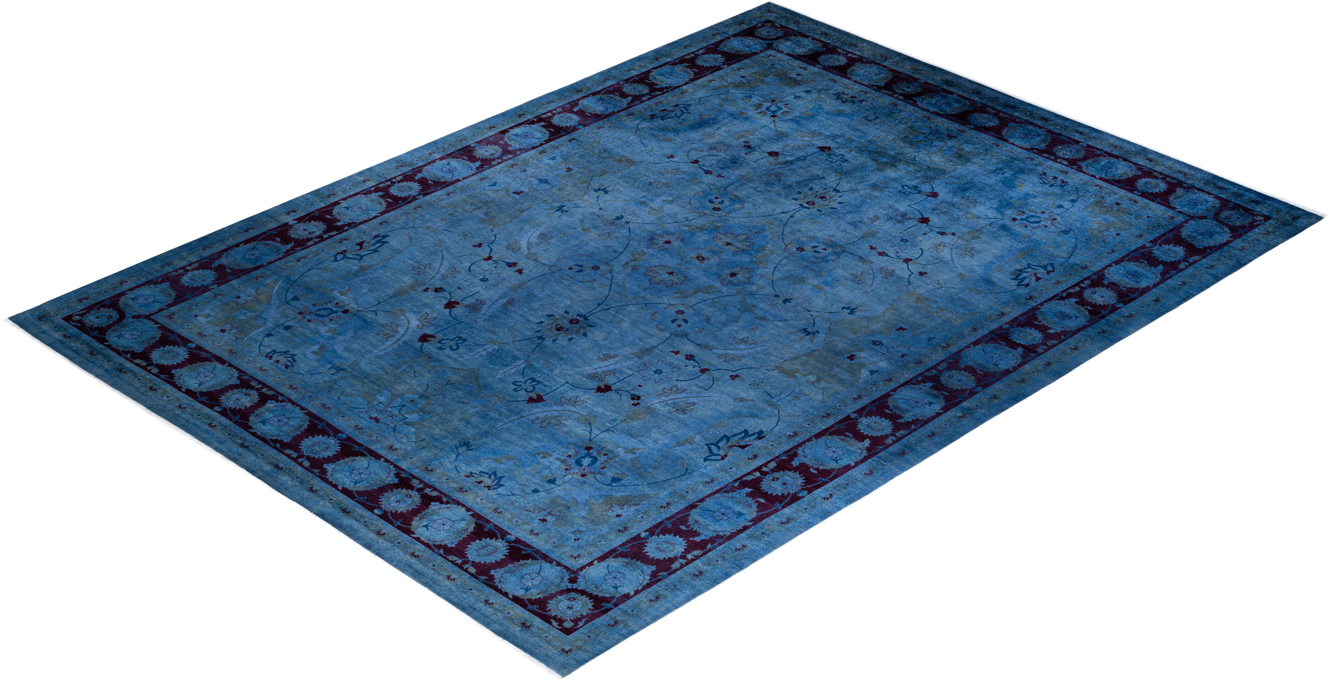 Tappeto contemporaneo sovratinto blu unico nel suo genere e annodato a mano in vendita 2