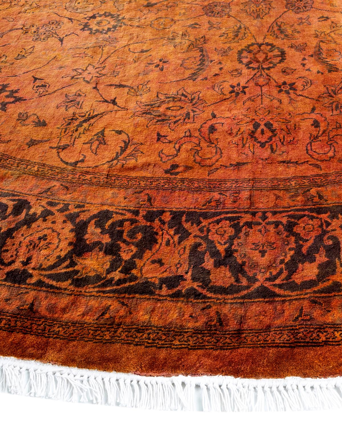 I tappeti Vibrance rappresentano il classico con un tocco di classe: motivi tradizionali sovratinti con colori brillanti. Ogni tappeto annodato a mano viene lavato con una tintura botanica 100% naturale che rivela le sfumature nascoste degli am