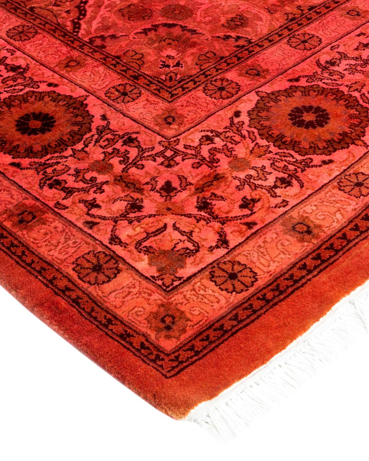 I tappeti Vibrance rappresentano il classico con un tocco di classe: motivi tradizionali sovratinti con colori brillanti. Ogni tappeto annodato a mano viene lavato con una tintura botanica 100% naturale che rivela le sfumature nascoste degli am
