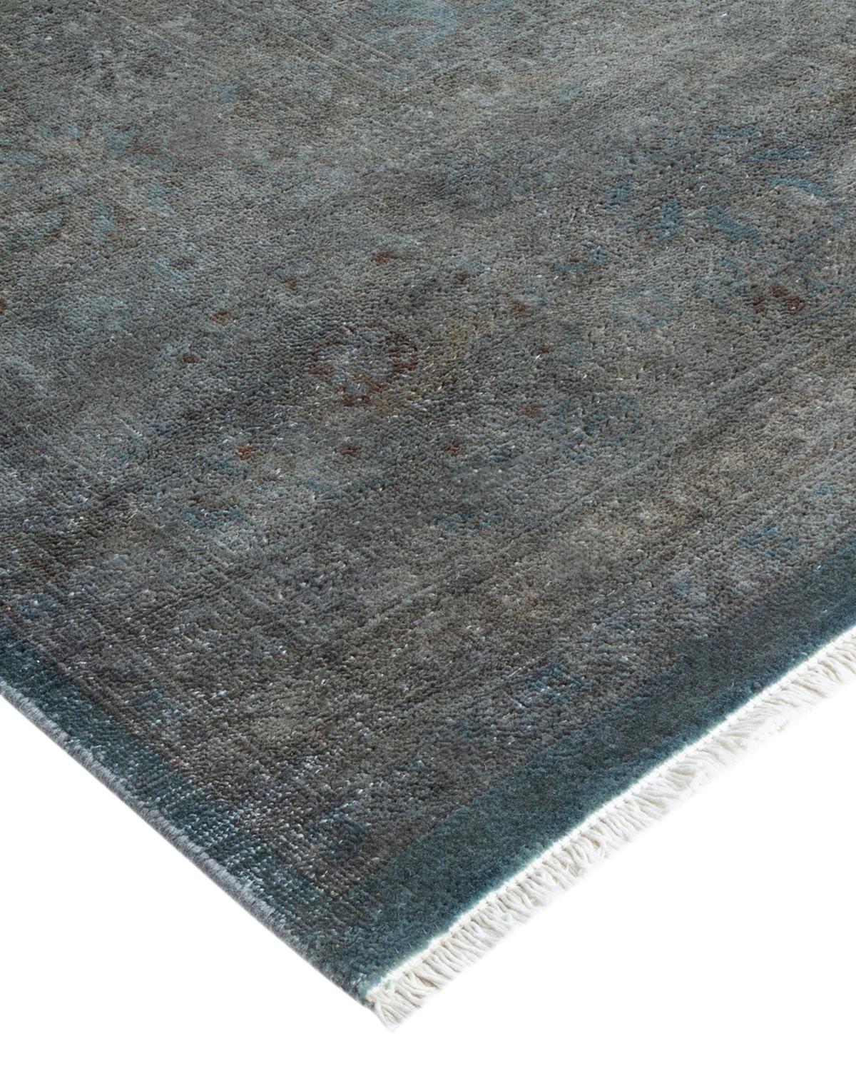 Vibrance-Teppiche sind der Inbegriff von Klassik mit Pfiff: traditionelle Muster in leuchtenden Farben gefärbt. Jeder handgeknüpfte Teppich wird mit einem 100 % natürlichen botanischen Farbstoff gewaschen, der verborgene Nuancen in den Mustern
