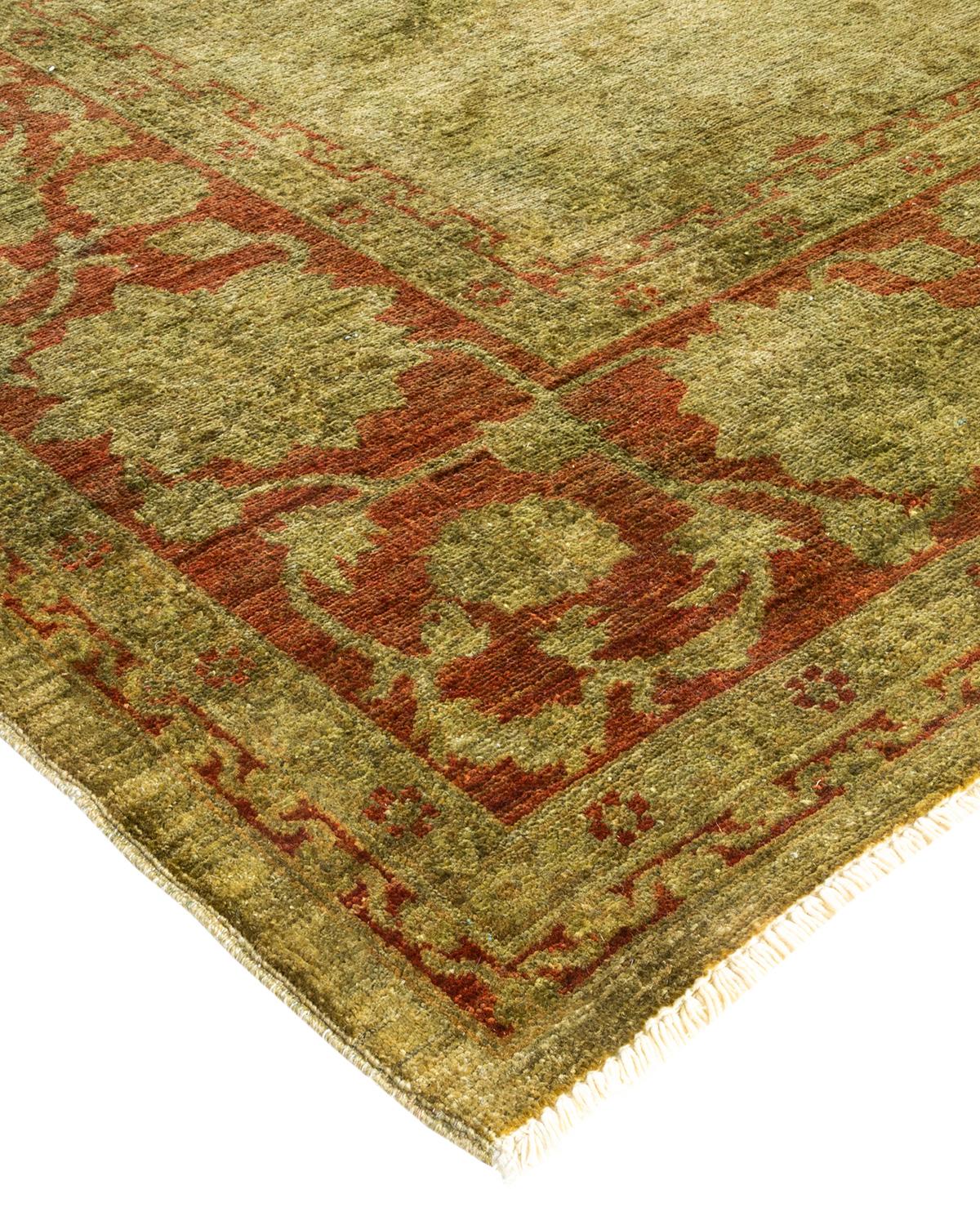 Vibrance-Teppiche sind der Inbegriff von Klassik mit Pfiff: traditionelle Muster in leuchtenden Farben gefärbt. Jeder handgeknüpfte Teppich wird mit einem 100 % natürlichen botanischen Farbstoff gewaschen, der verborgene Nuancen in den Mustern