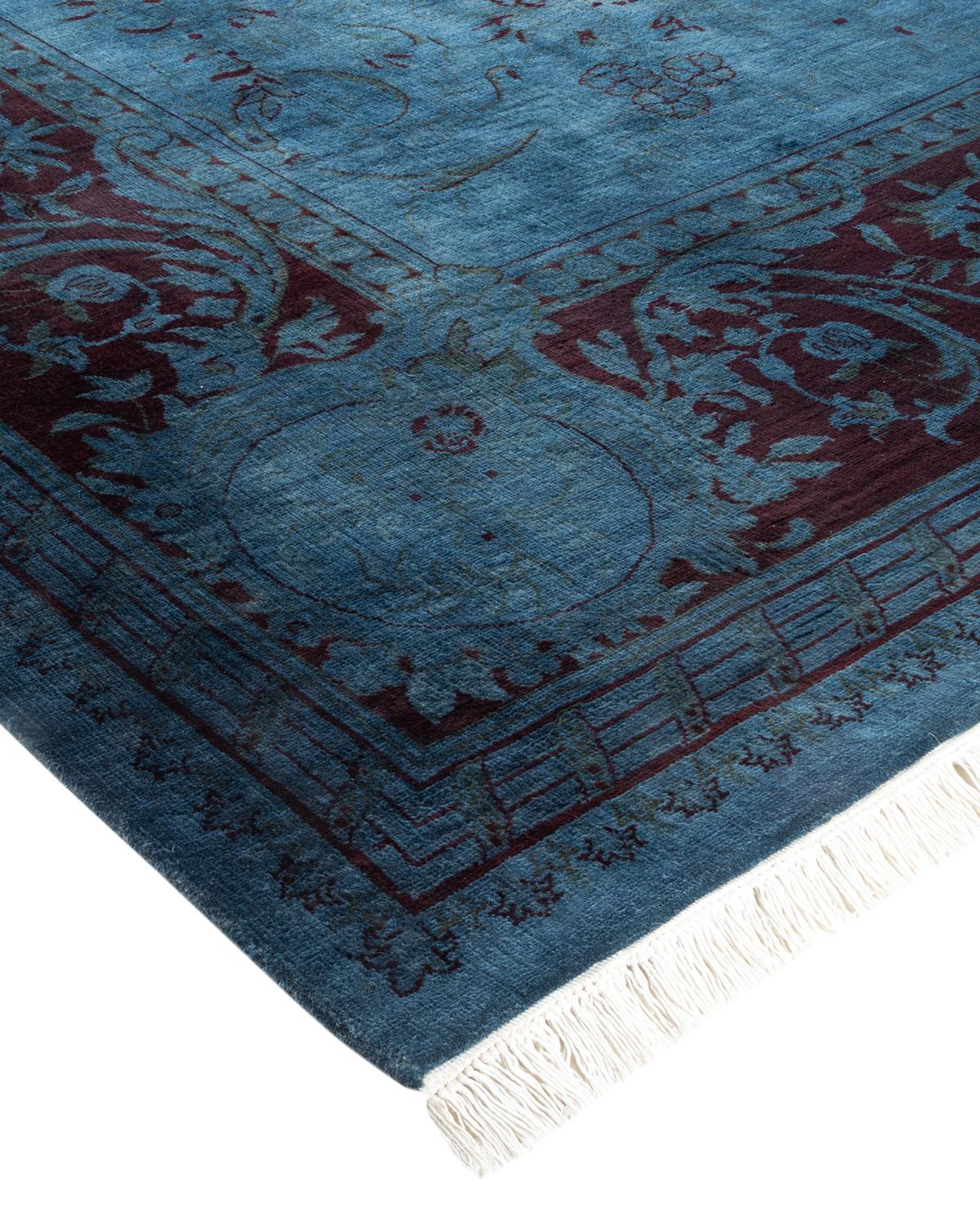 Las alfombras Vibrance son la personificación de lo clásico con un toque especial: motivos tradicionales teñidos de colores brillantes. Cada alfombra anudada a mano se lava con un tinte botánico 100% natural que revela matices ocultos en los