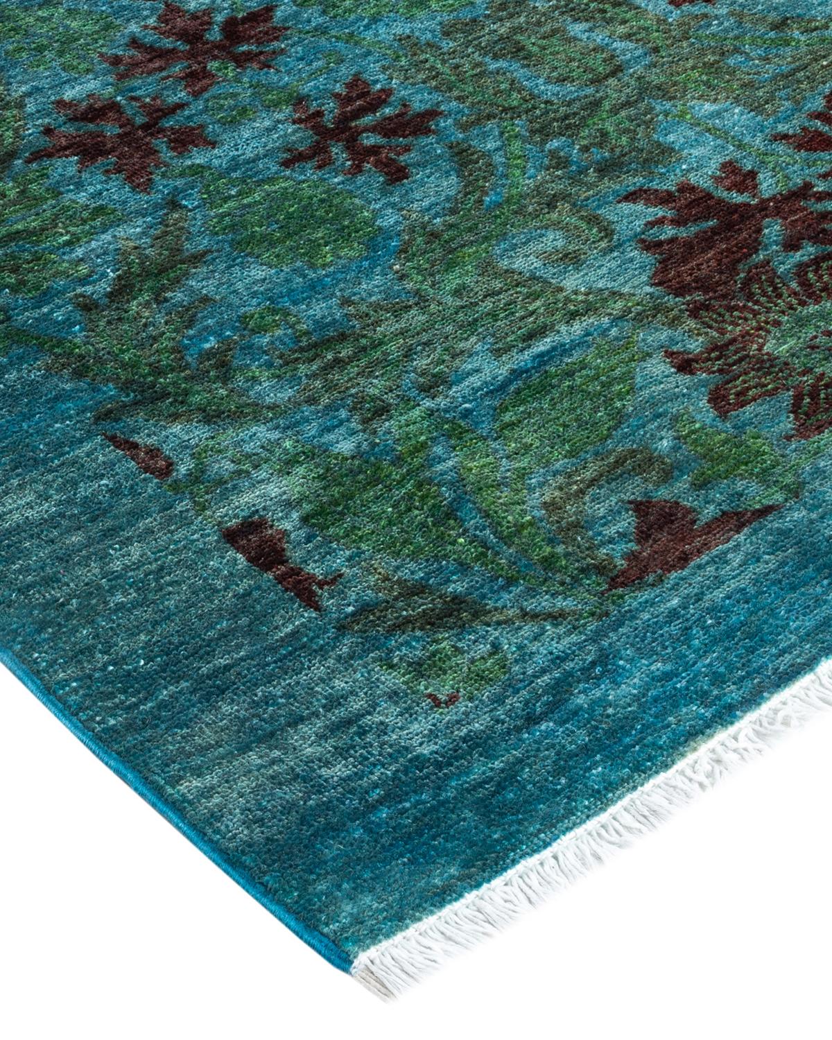 Las alfombras Vibrance son la personificación de lo clásico con un toque especial: motivos tradicionales teñidos de colores brillantes. Cada alfombra anudada a mano se lava con un tinte botánico 100% natural que revela matices ocultos en los