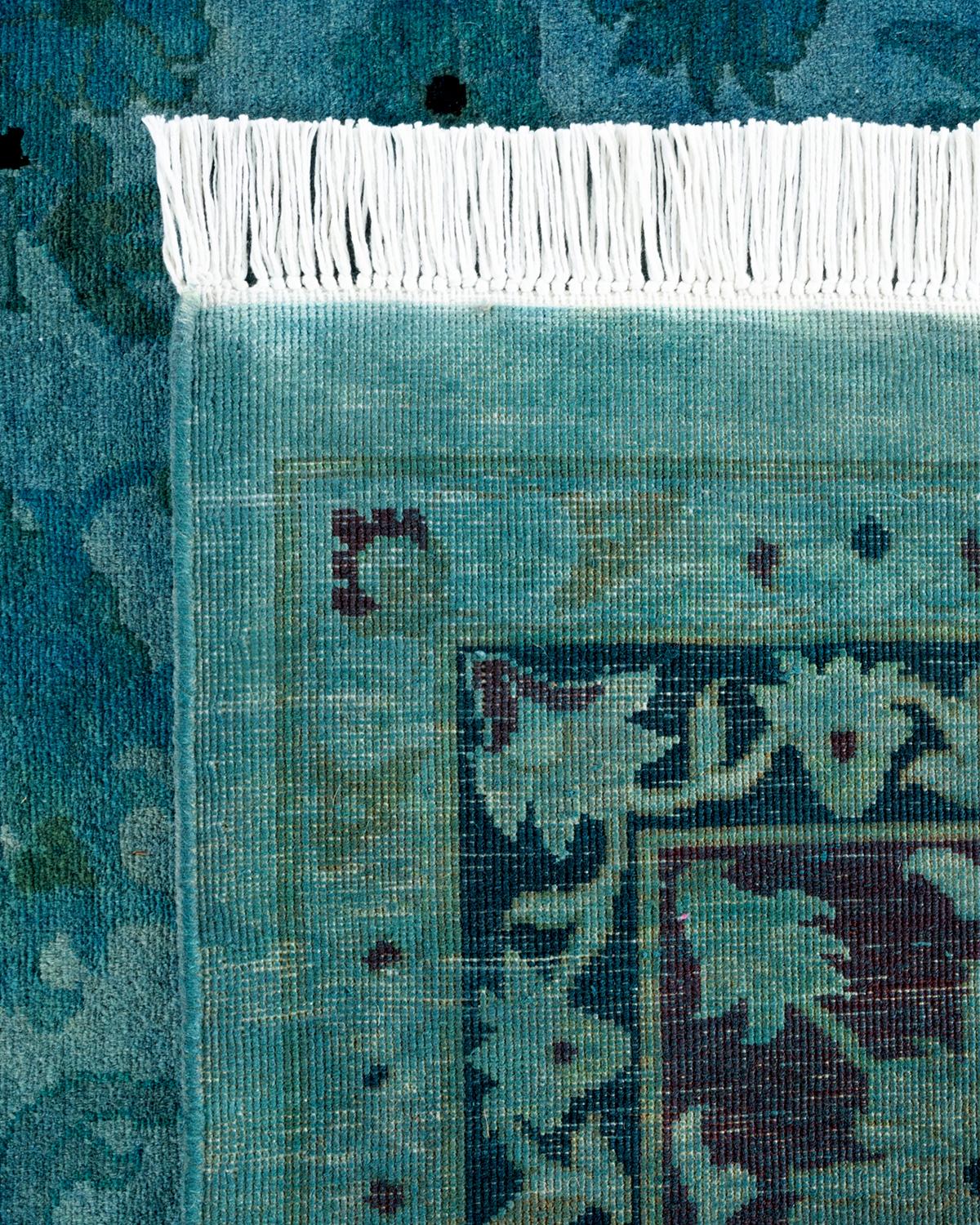 Einzigartiger handgeknüpfter zeitgenössischer hellblauer Overdyed-Teppich (21. Jahrhundert und zeitgenössisch) im Angebot