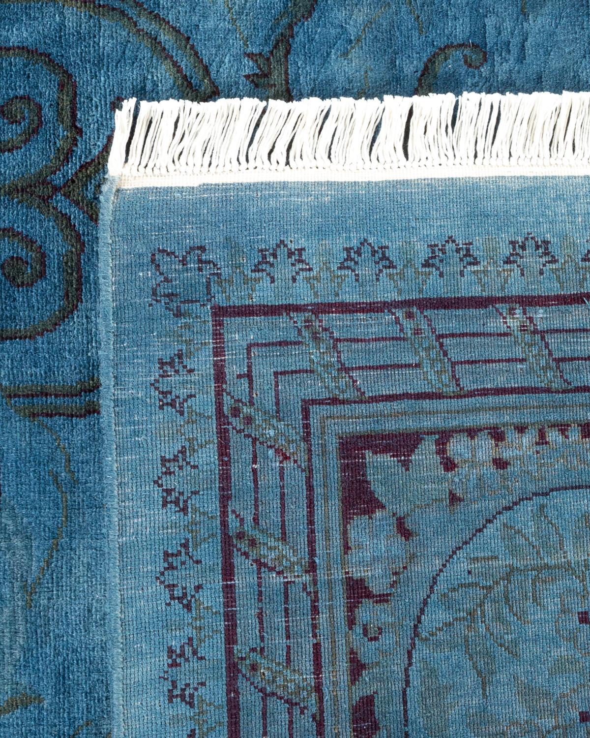 Alfombra única anudada a mano contemporánea teñida de azul claro Siglo XXI y contemporáneo en venta