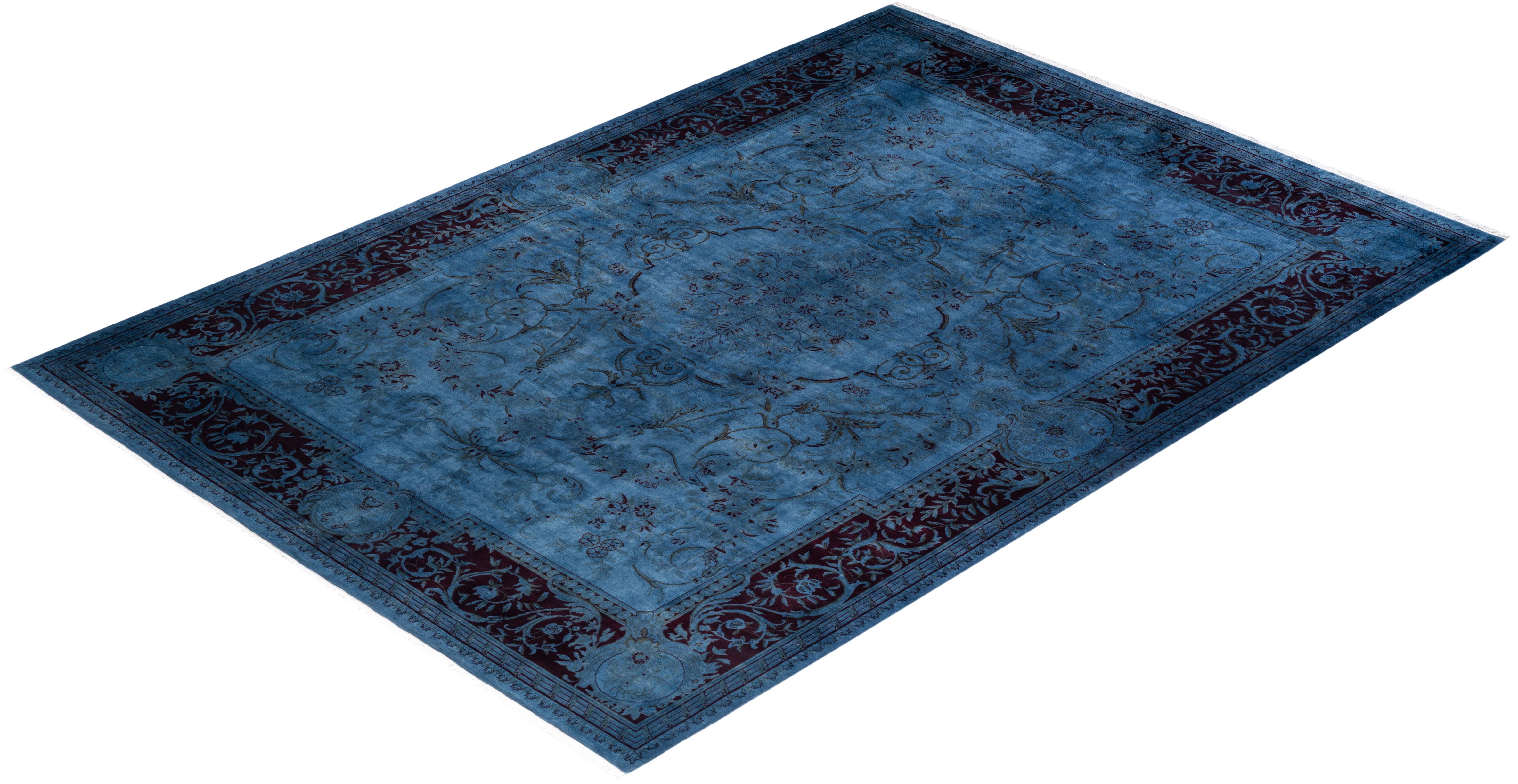 Alfombra única anudada a mano contemporánea teñida de azul claro en venta 2