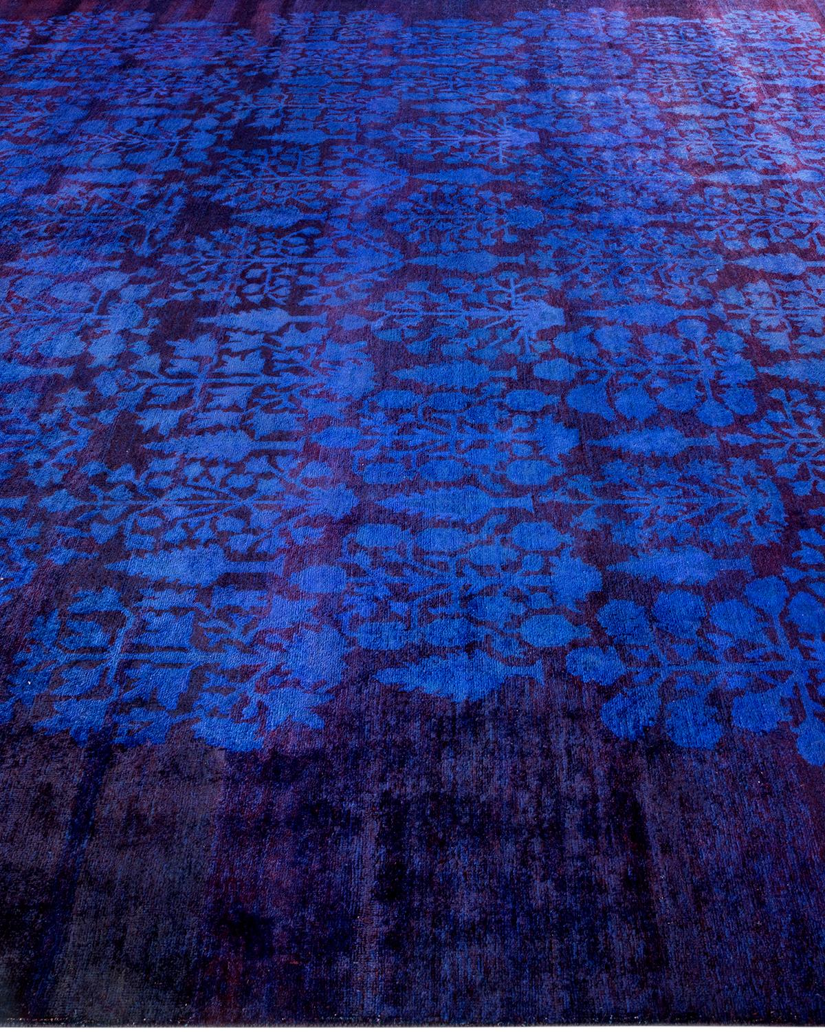 Alfombra Única Anudada a Mano Contemporánea Teñida de Morado en Nuevo estado para la venta en Norwalk, CT
