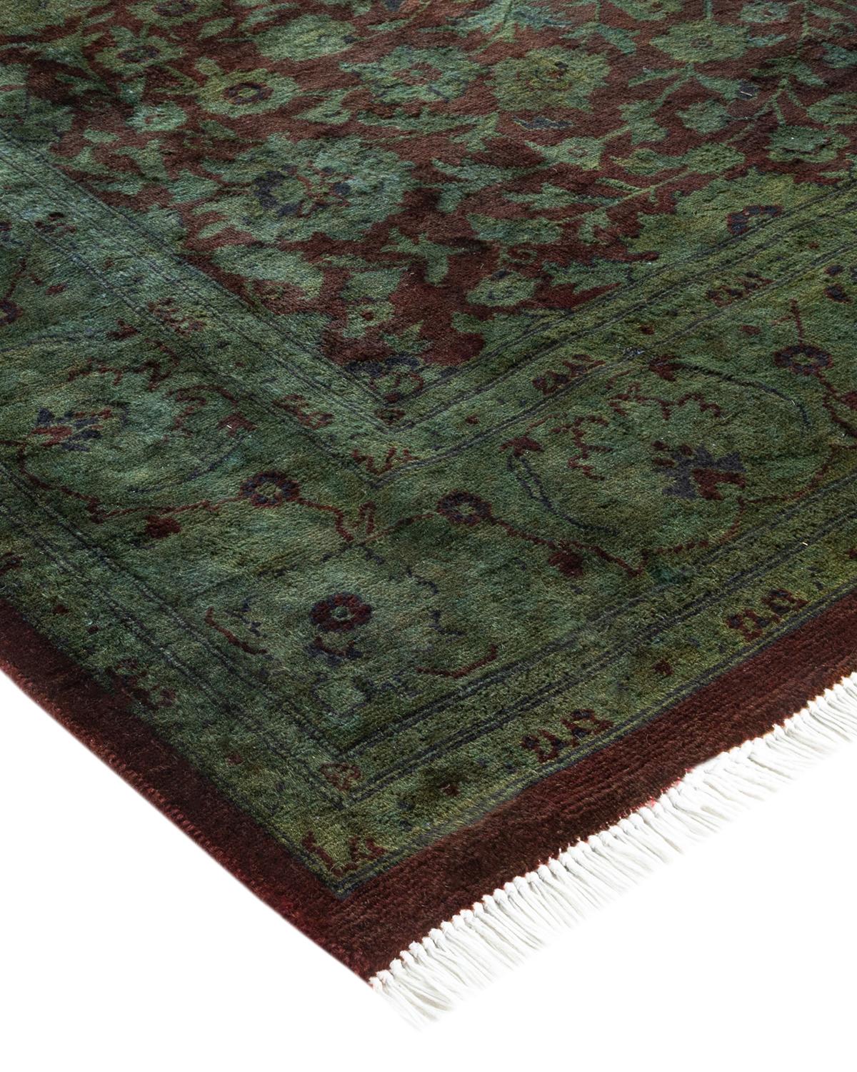 I tappeti Vibrance rappresentano il classico con un tocco di classe: motivi tradizionali sovratinti con colori brillanti. Ogni tappeto annodato a mano viene lavato con una tintura botanica 100% naturale che rivela le sfumature nascoste degli am