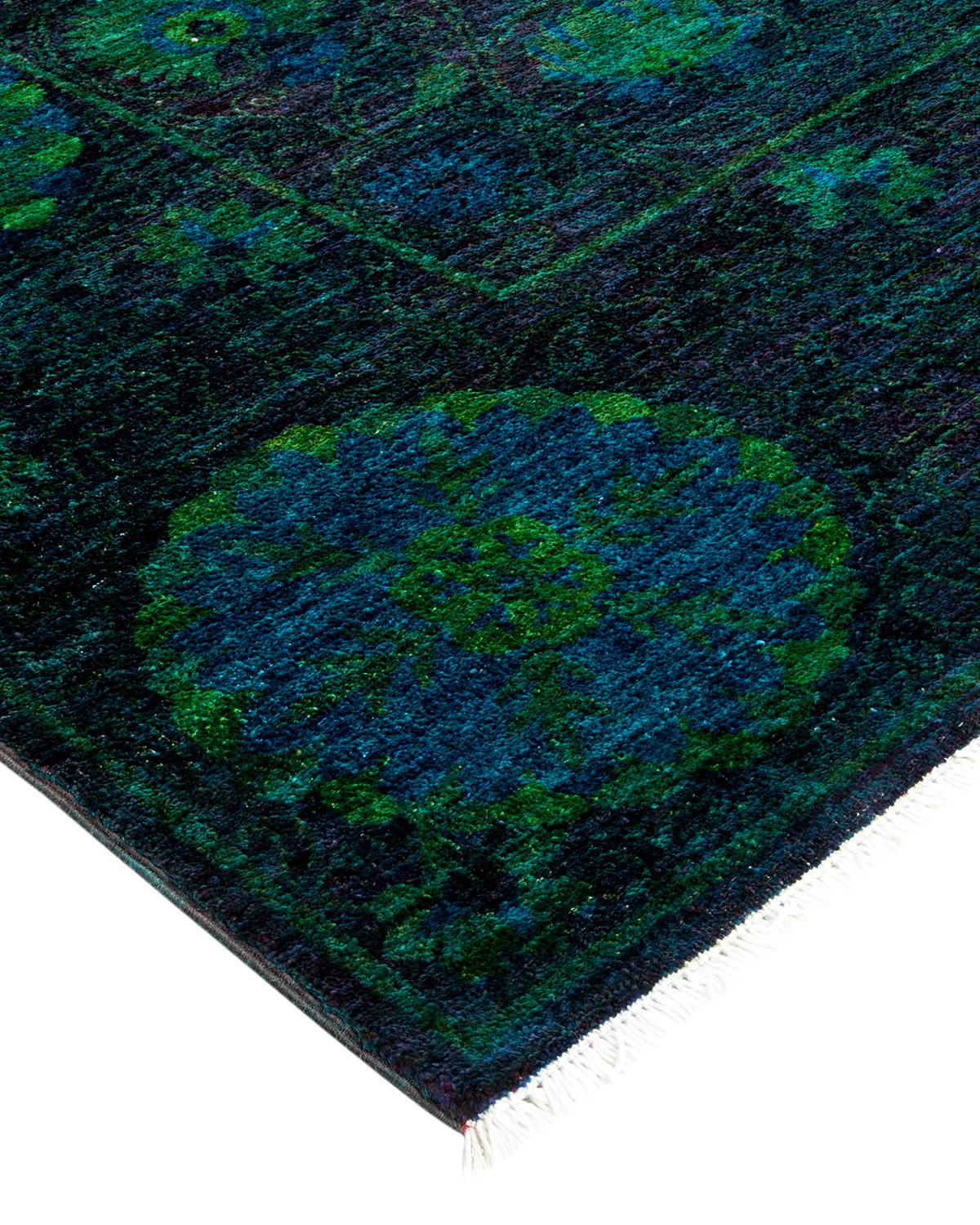 Vibrance-Teppiche sind der Inbegriff von Klassik mit Pfiff: Traditionelle Muster, die in leuchtenden Farben gefärbt sind. Jeder handgeknüpfte Teppich wird mit einem 100 % natürlichen botanischen Farbstoff gewaschen, der verborgene Nuancen in den