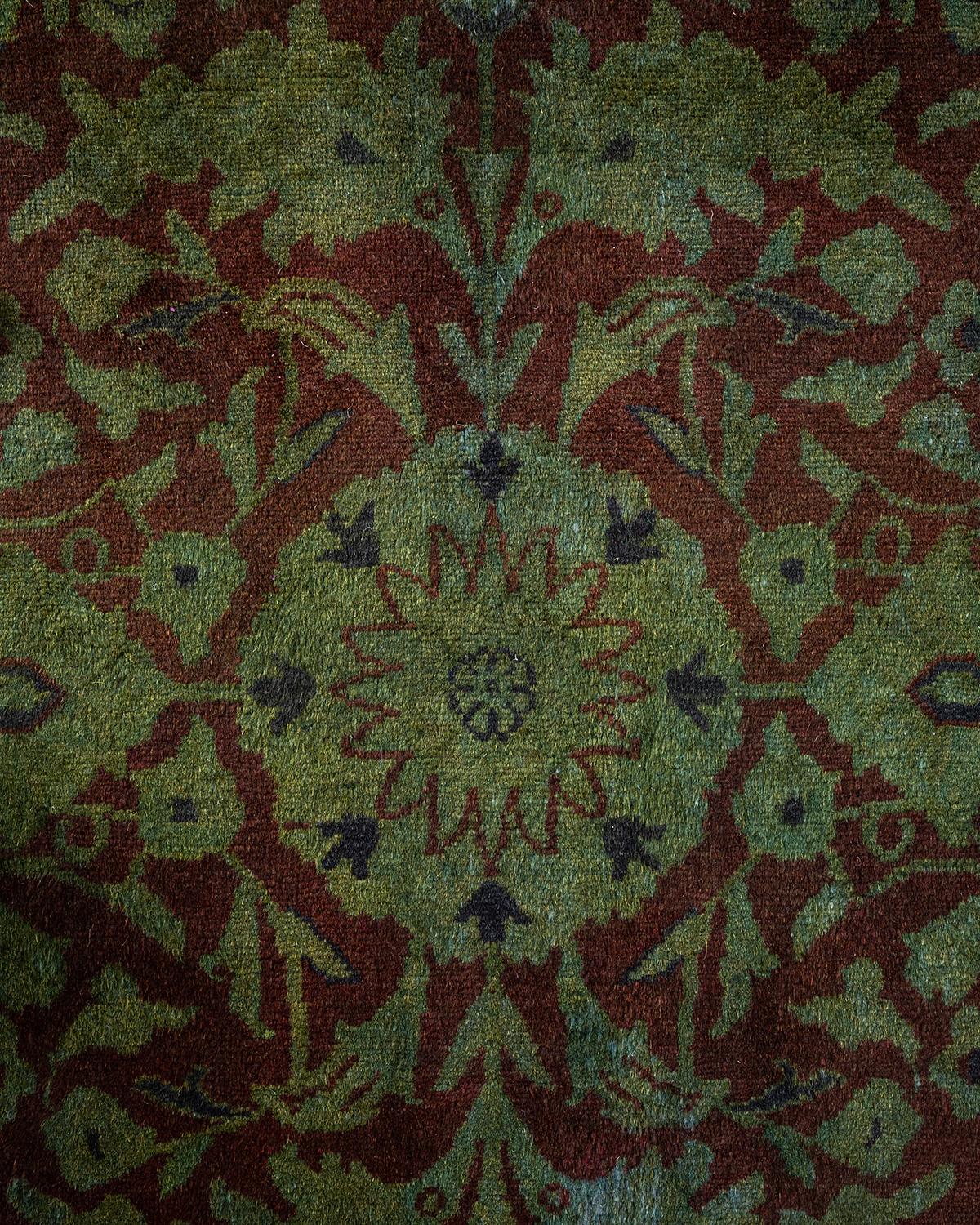 Pakistano Tappeto contemporaneo sovratinto rosso unico nel suo genere e annodato a mano in vendita