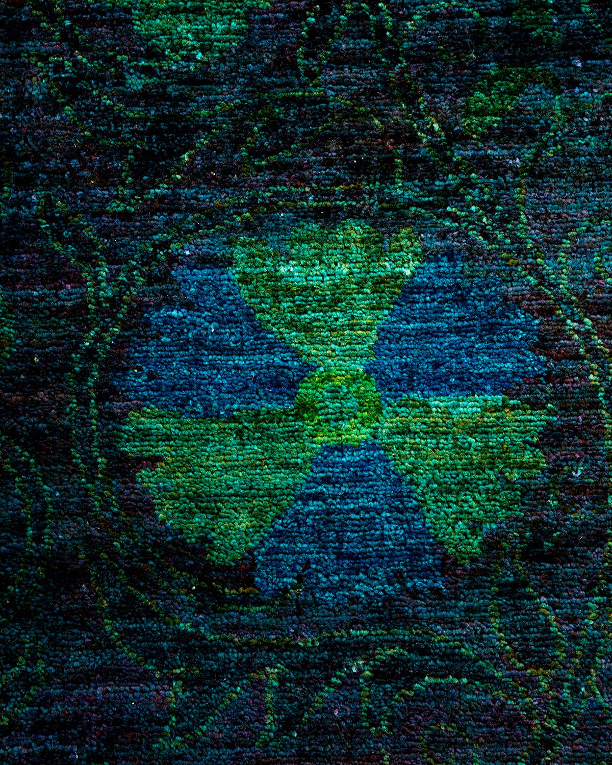Einzigartiger handgeknüpfter zeitgenössischer roter Overdyed-Teppich (Pakistanisch) im Angebot