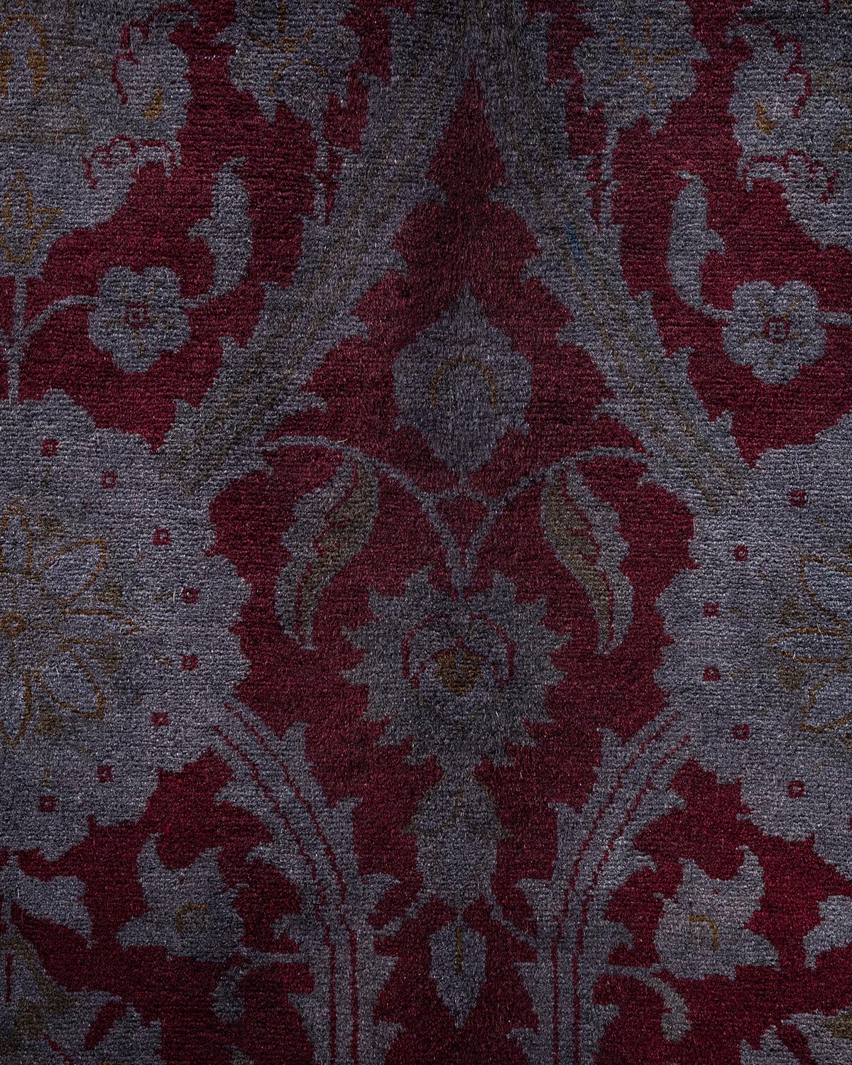 Pakistanais Tapis contemporain surdimensionné rouge, noué à la main, unique en son genre en vente