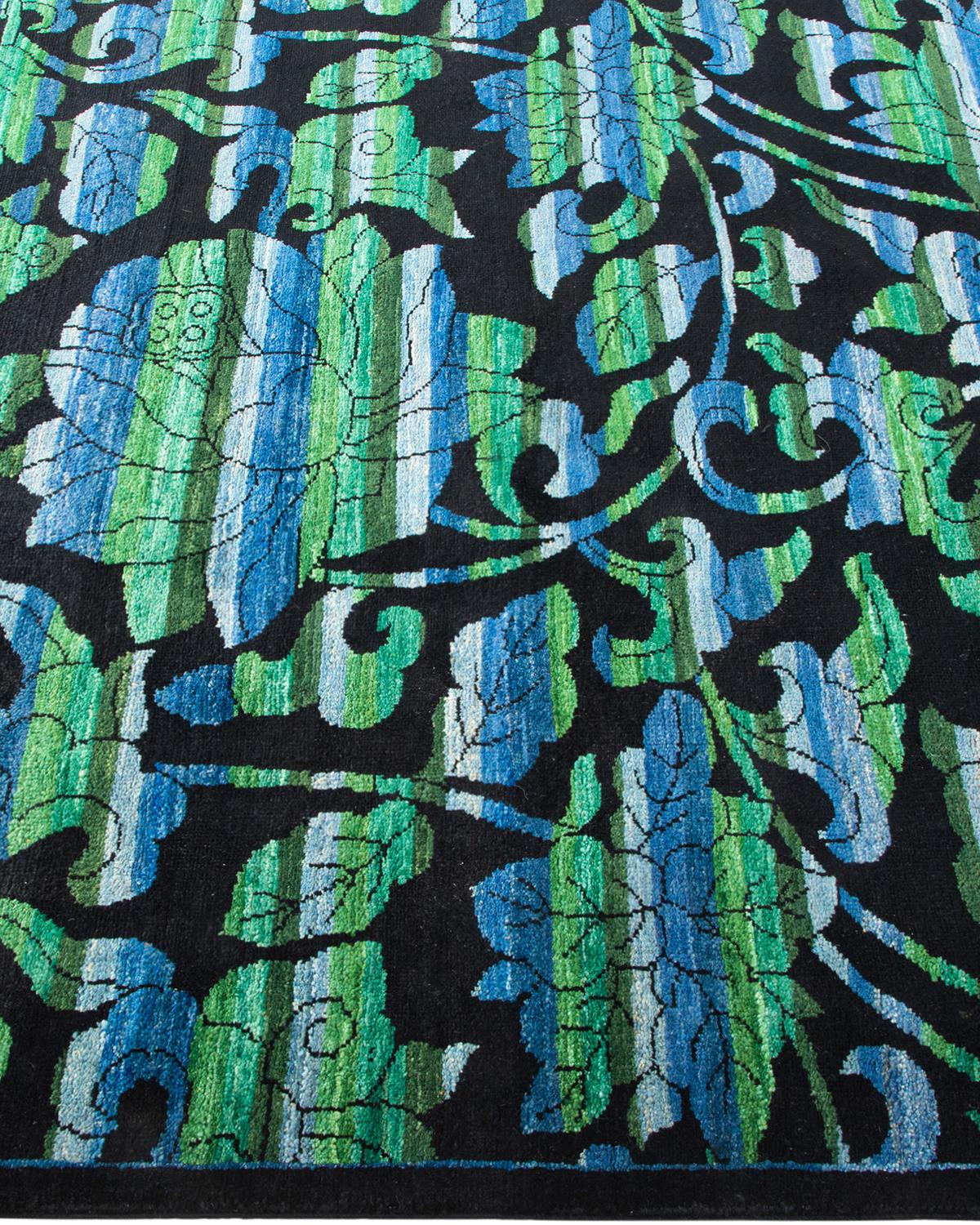 Tapis Arts &amp; Crafts noir unique en son genre à motifs floraux noués à la main Neuf - En vente à Norwalk, CT