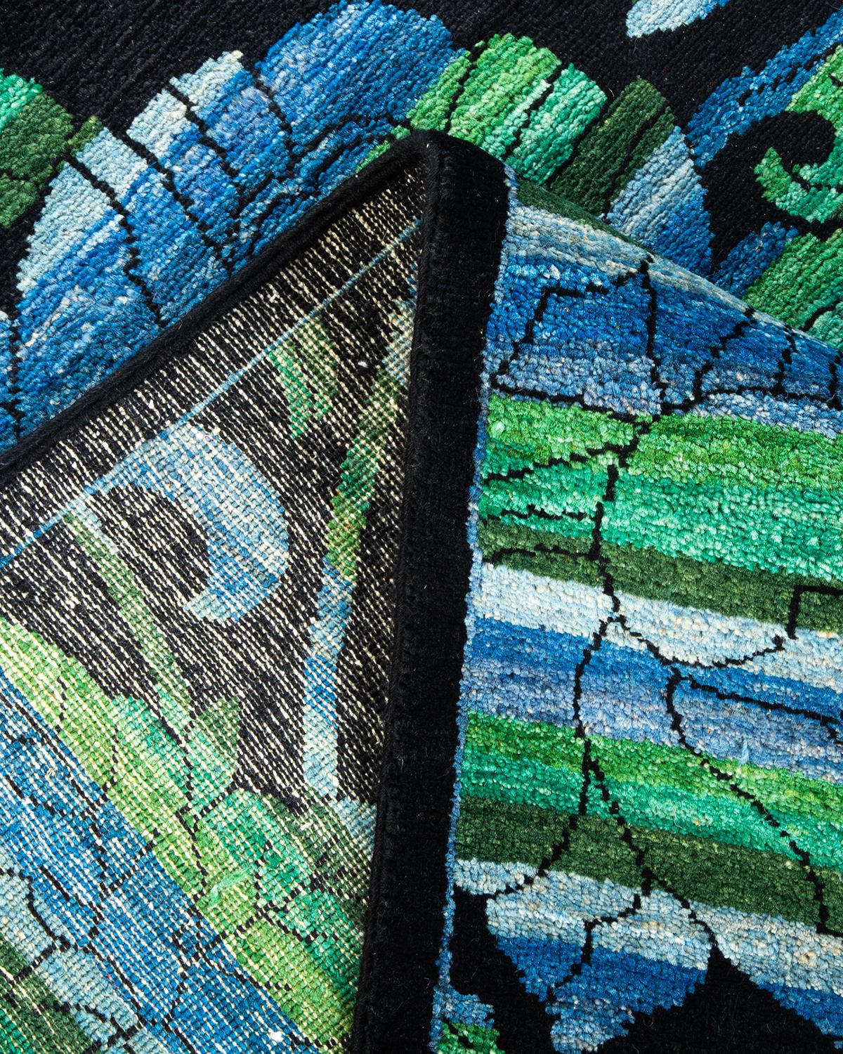 Laine Tapis Arts &amp; Crafts noir unique en son genre à motifs floraux noués à la main en vente