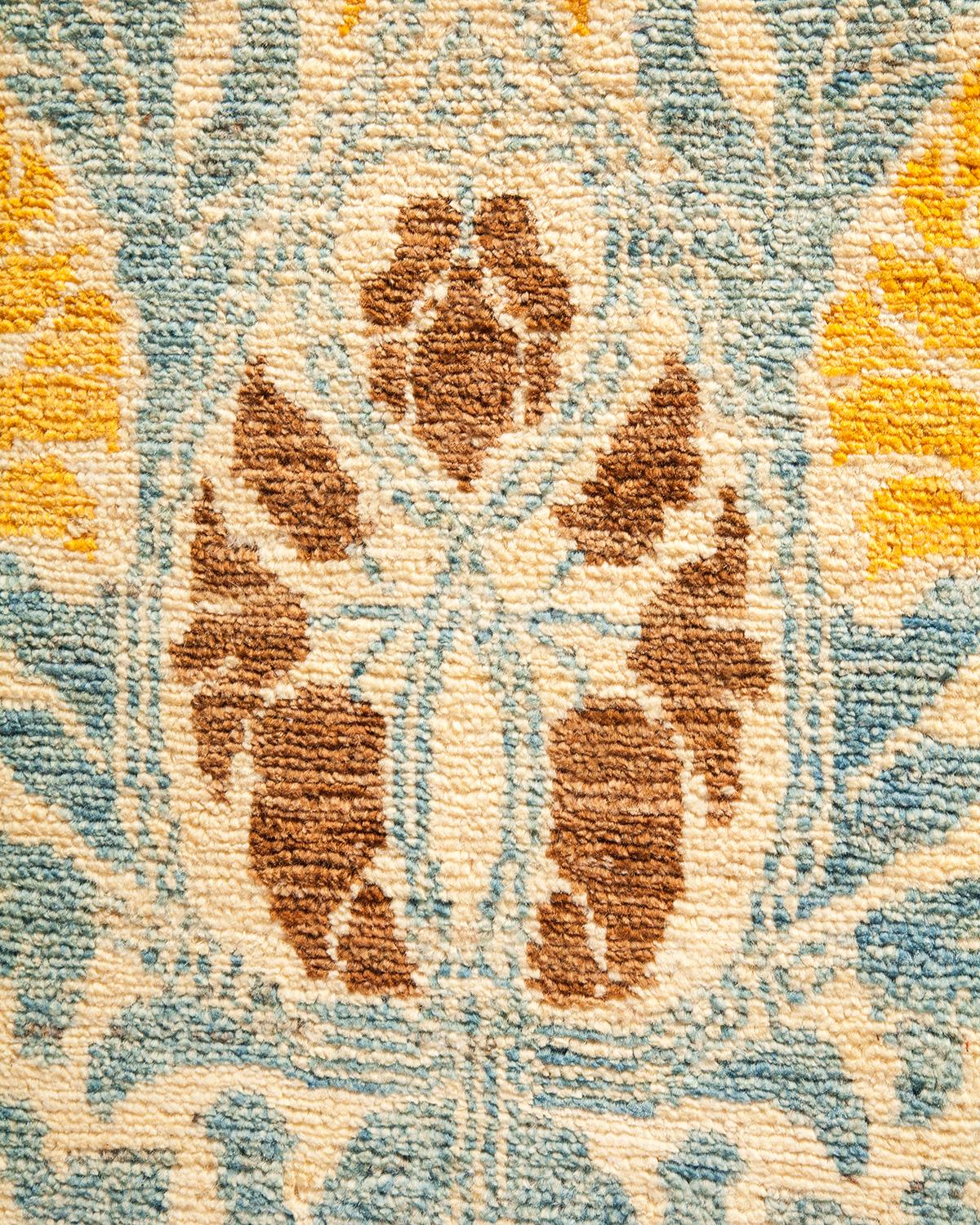 Pakistanais Tapis Arts & Crafts ivoire unique en son genre à motifs floraux noués à la main en vente