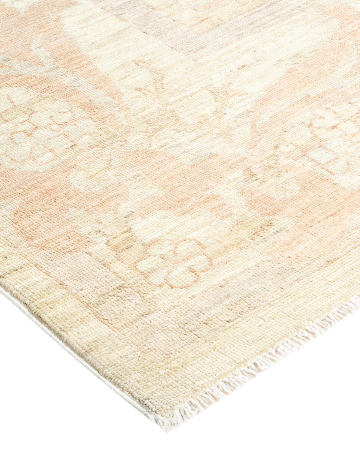 Avec des motifs simples, audacieux, mais informels et une large palette de couleurs allant des teintes terreuses aux pierres précieuses brillantes, les tapis de la collection Arts & Crafts insufflent à une pièce un sentiment de rébellion