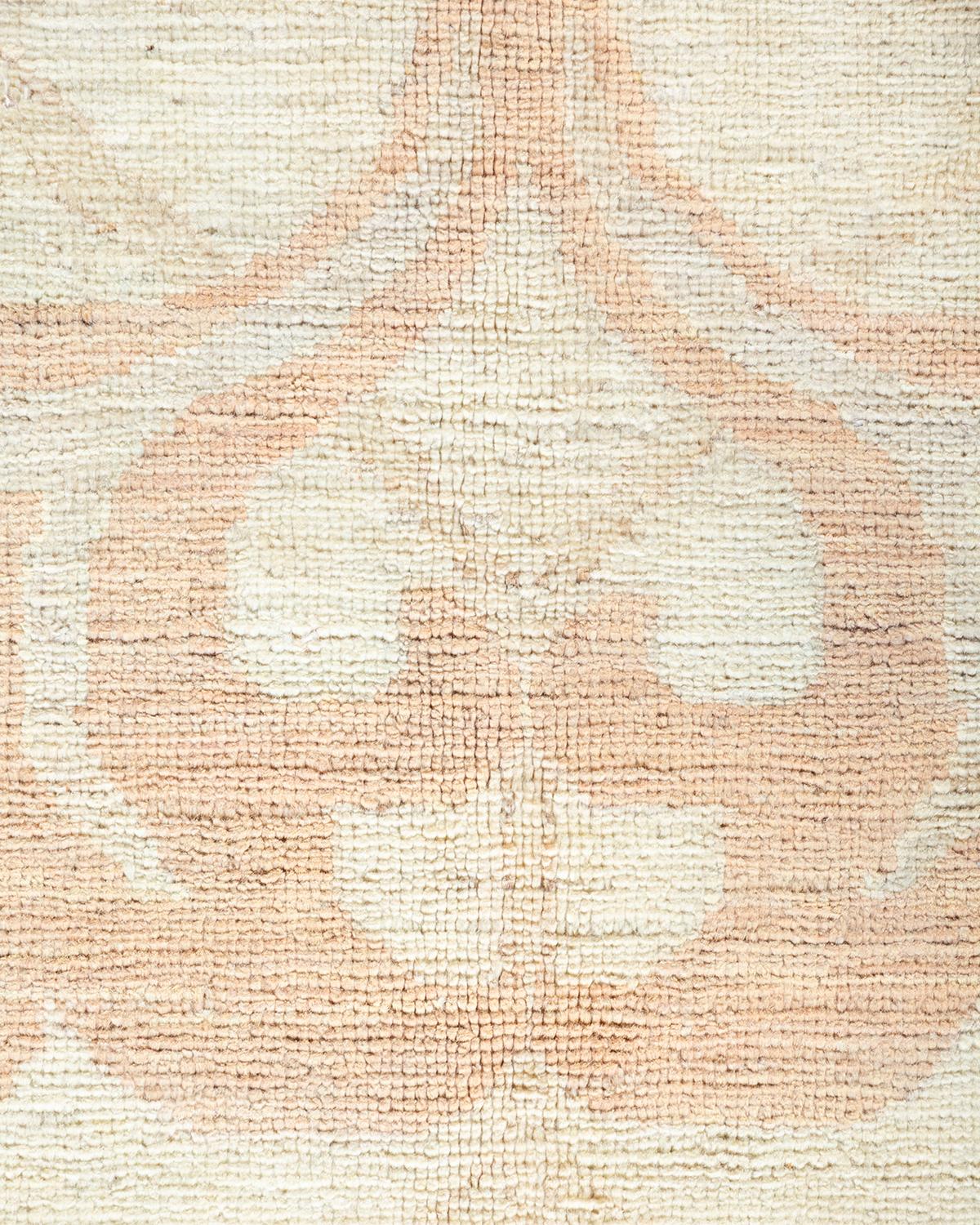 Pakistanais Tapis Arts & Crafts ivoire unique en son genre à motifs floraux noués à la main en vente