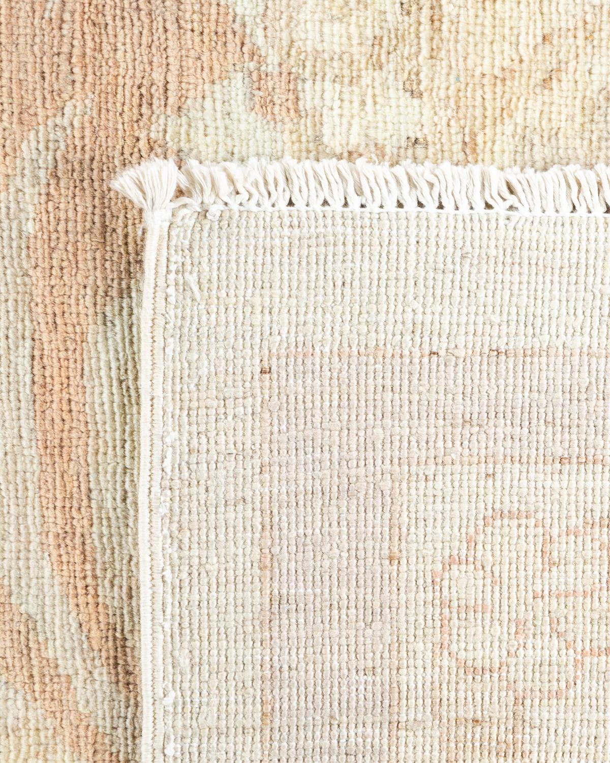 XXIe siècle et contemporain Tapis Arts & Crafts ivoire unique en son genre à motifs floraux noués à la main en vente