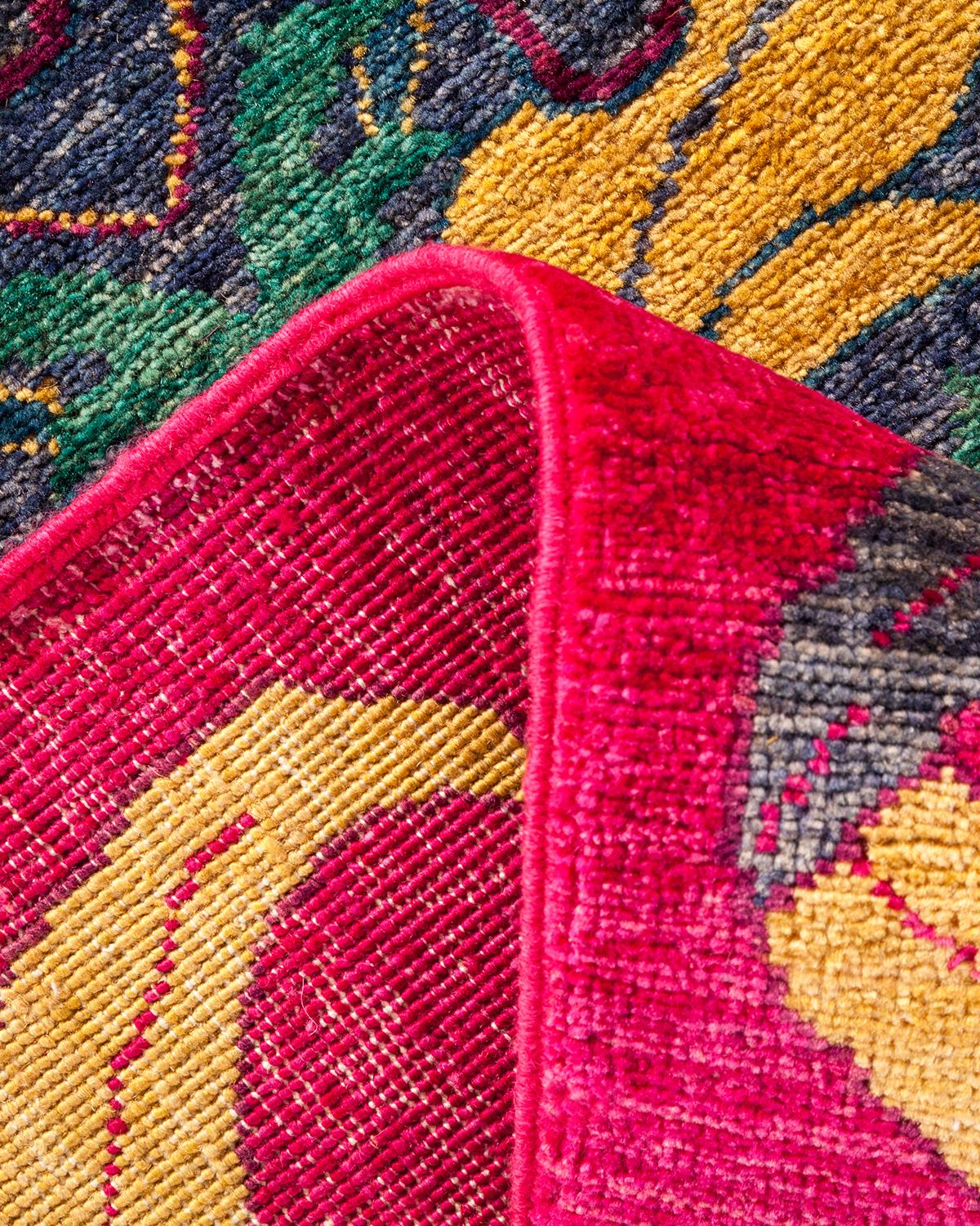 Handgeknüpfter lila Arts & Crafts-Teppich mit Blumenmuster, Unikat (Wolle) im Angebot