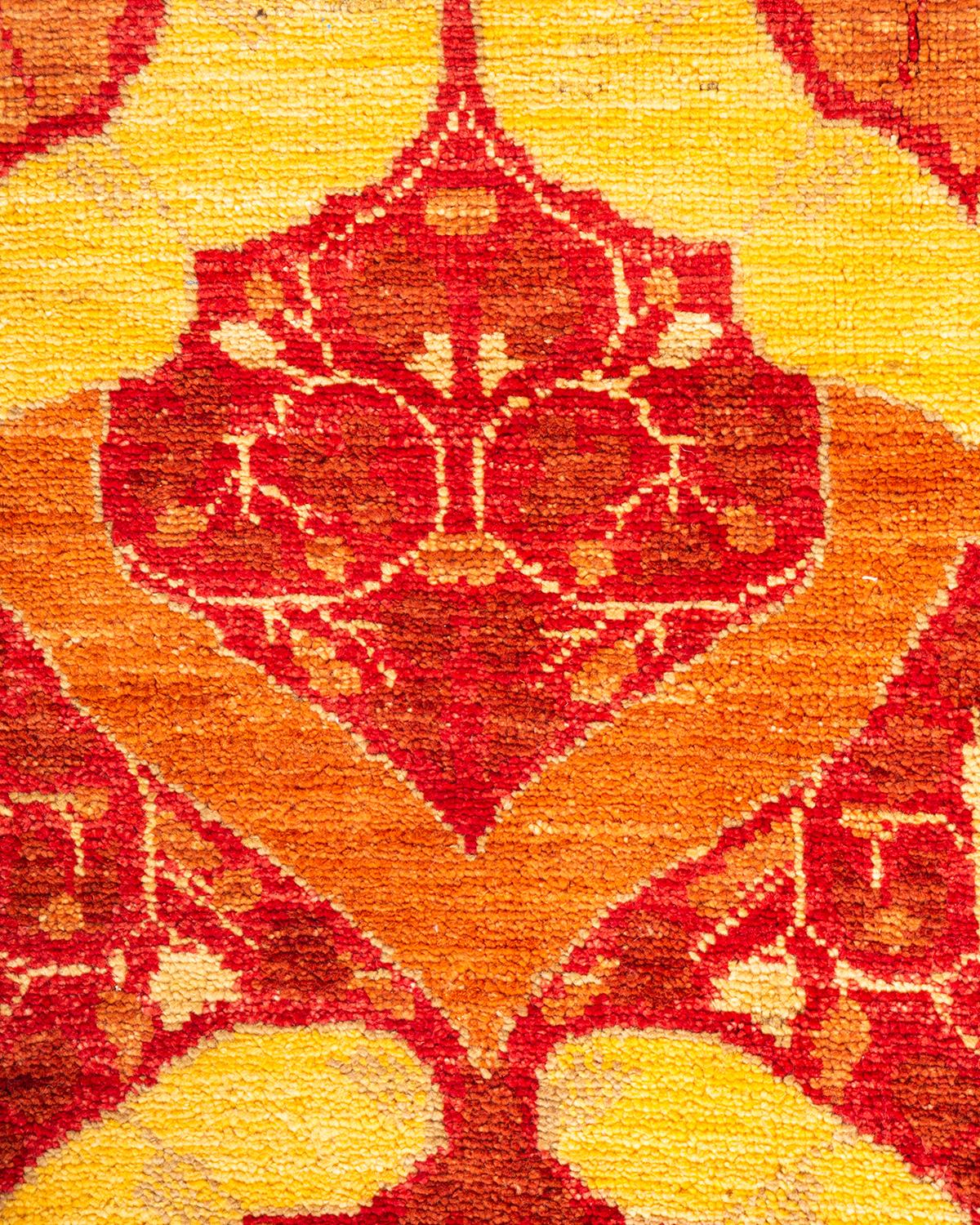 Alfombra única anudada a mano con motivos florales Arts & Crafts roja Pakistaní en venta