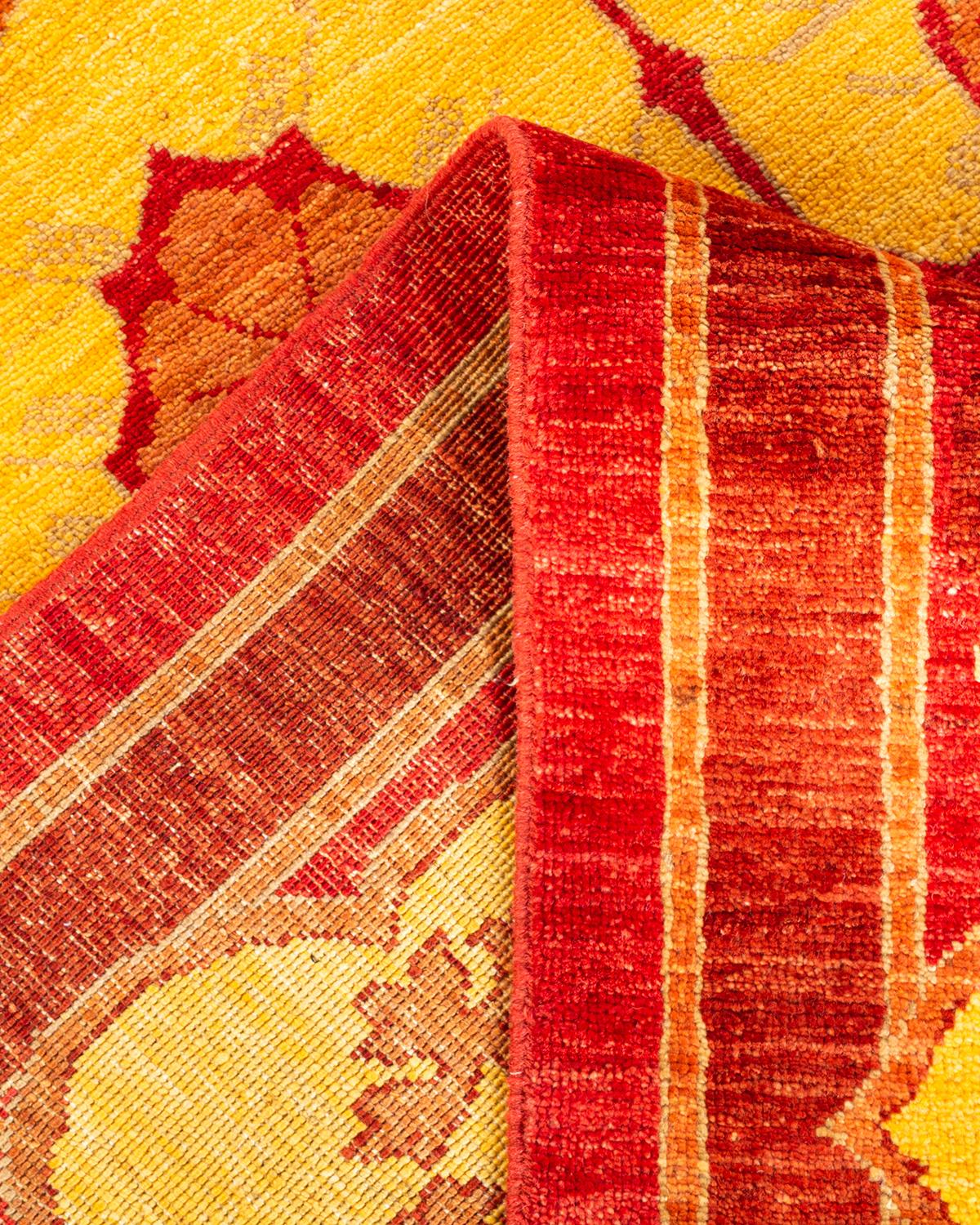 Alfombra única anudada a mano con motivos florales Arts & Crafts roja Lana en venta