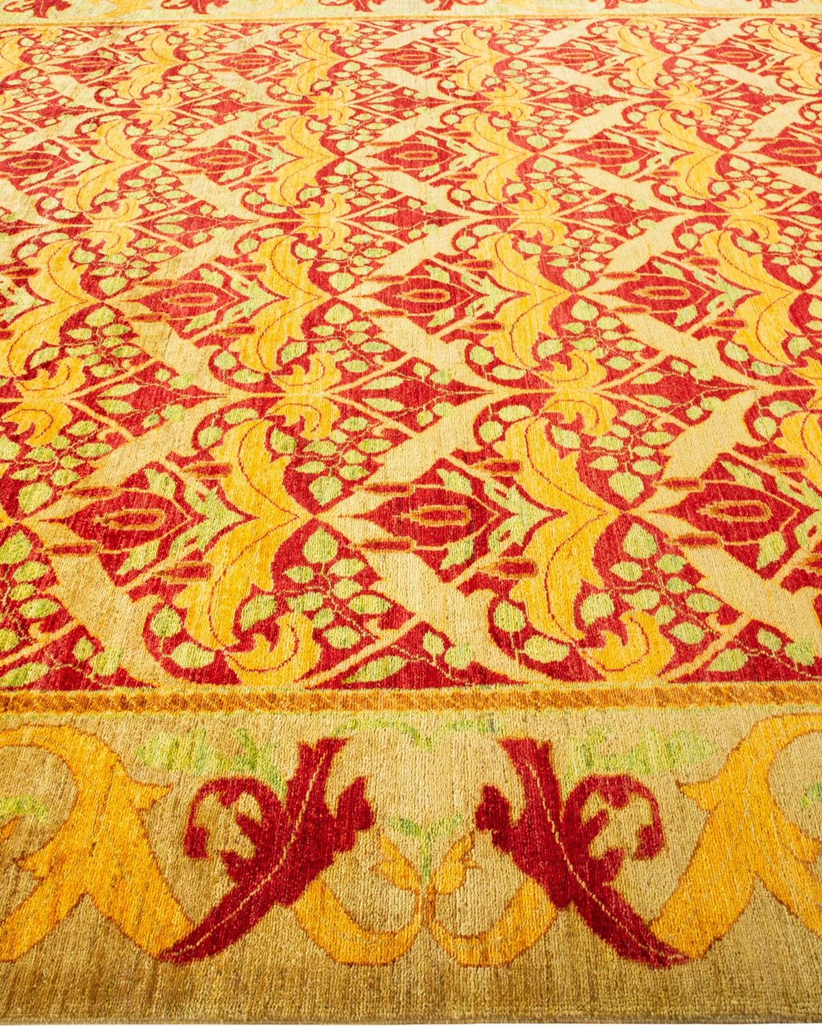 Handgeknüpfter roter Arts & Crafts-Teppich mit Blumenmuster, Unikat im Zustand „Neu“ im Angebot in Norwalk, CT